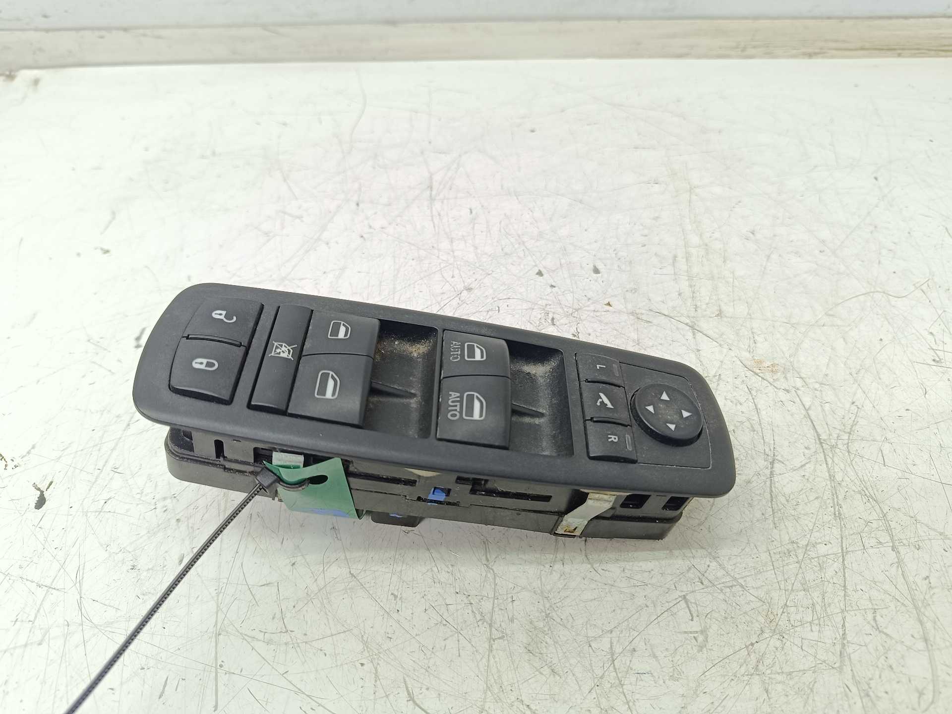 Recambio de mando elevalunas delantero izquierdo para fiat freemont (345) urban referencia OEM IAM 68139806AB 10095568 