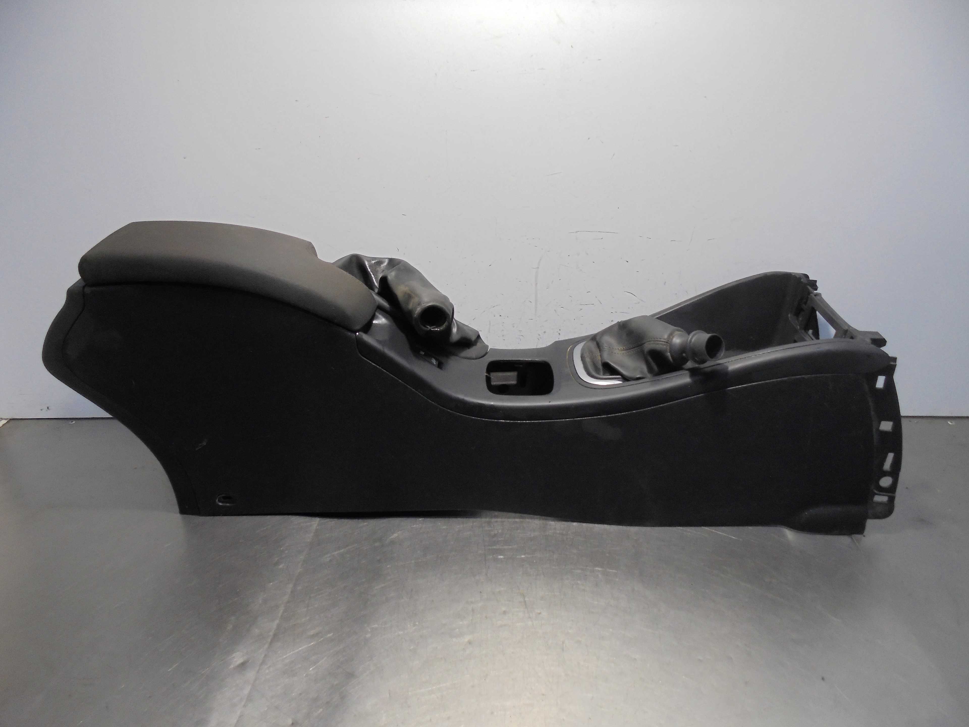 Recambio de consola central para renault megane iii sport tourer business referencia OEM IAM   