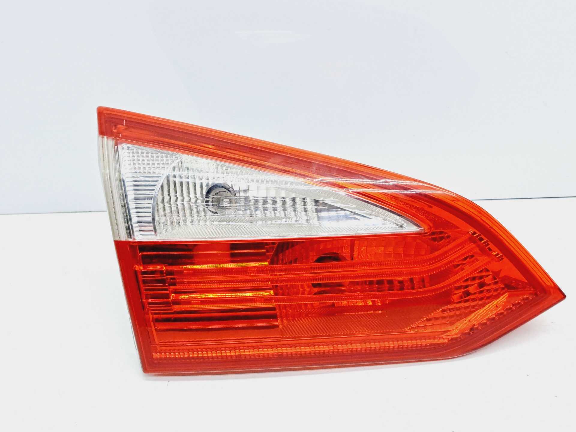 Recambio de piloto porton trasero izquierdo para ford focus lim. (cb8) edition referencia OEM IAM BM5113A603DC VISTEON 