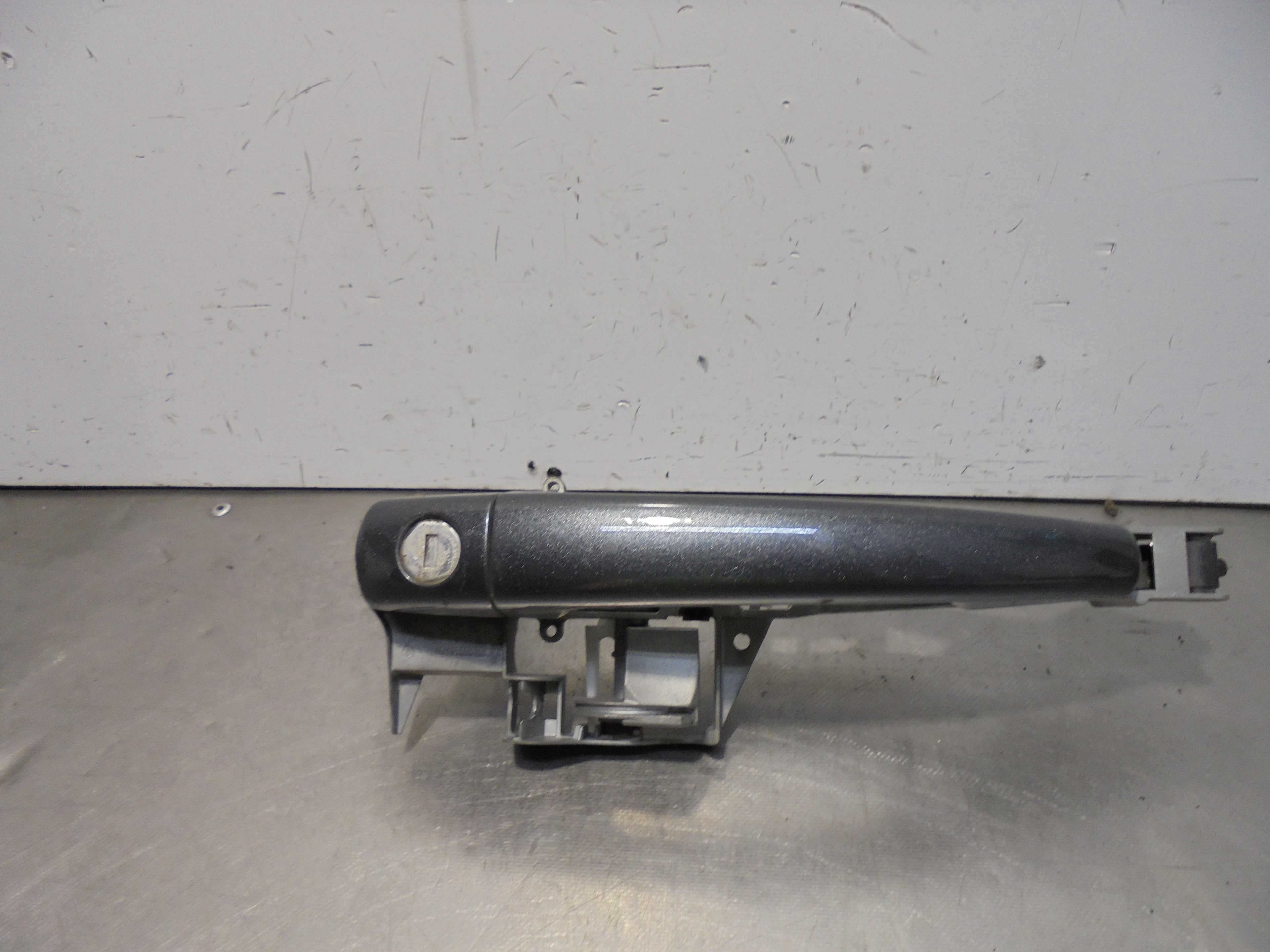 Recambio de maneta exterior delantera izquierda para peugeot 5008 1.6 hdi fap referencia OEM IAM 9684560080  