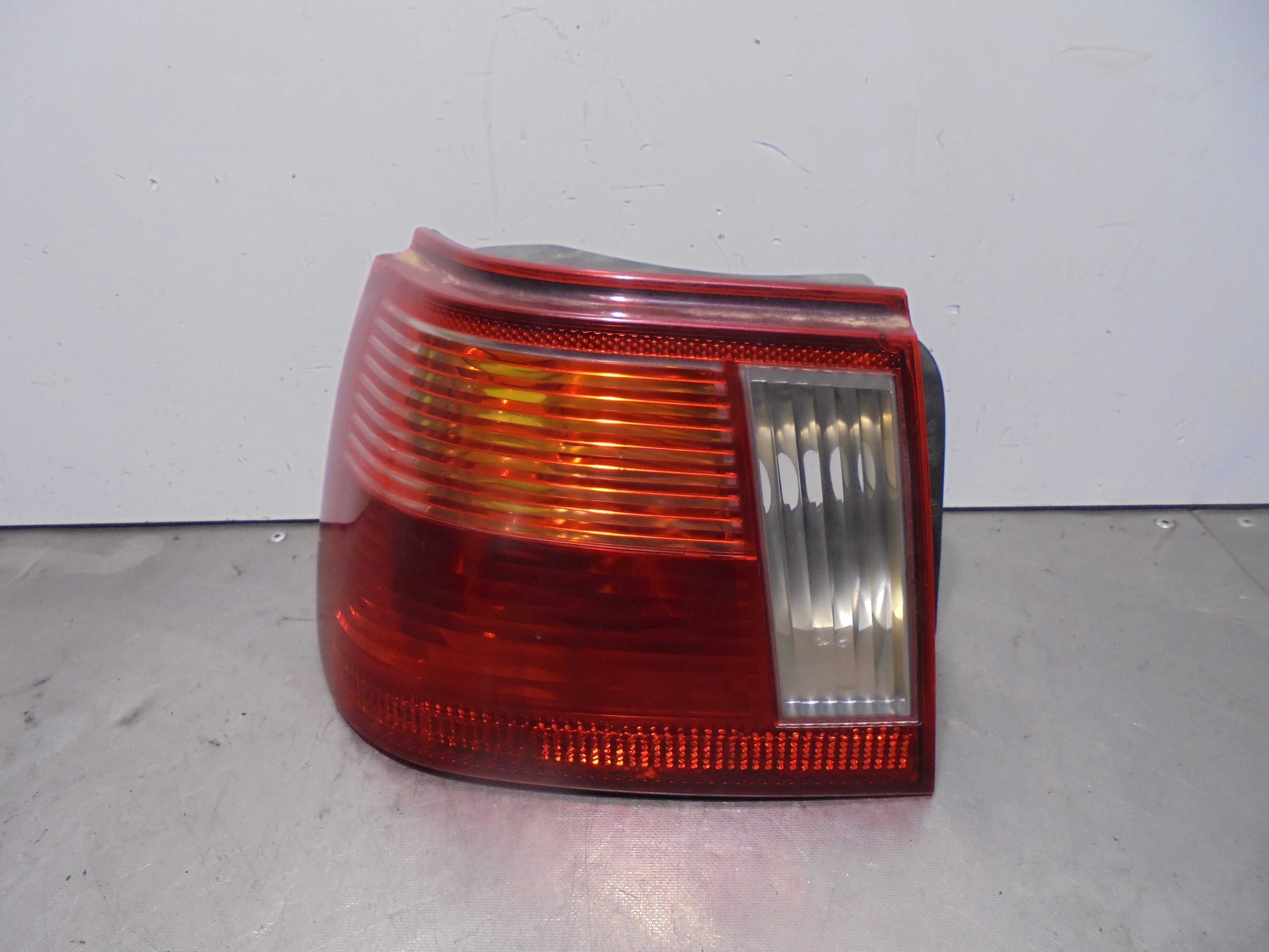 Recambio de piloto trasero izquierdo para seat ibiza (6k1) select referencia OEM IAM  HELLA 