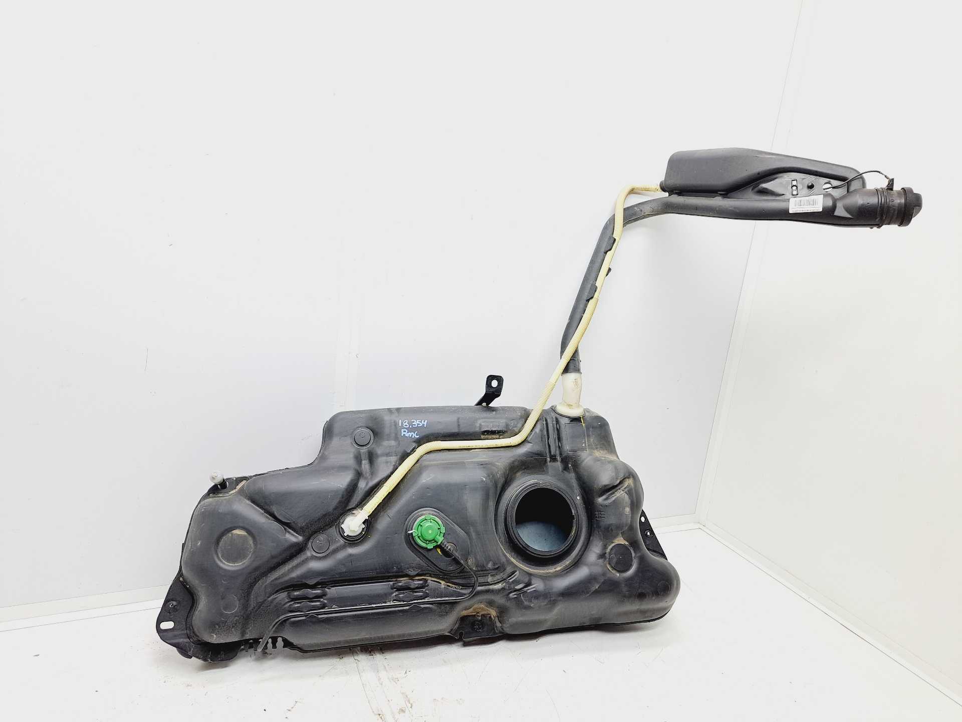 Recambio de deposito combustible para peugeot 208 1.2 12v e-vti referencia OEM IAM 9834471680  