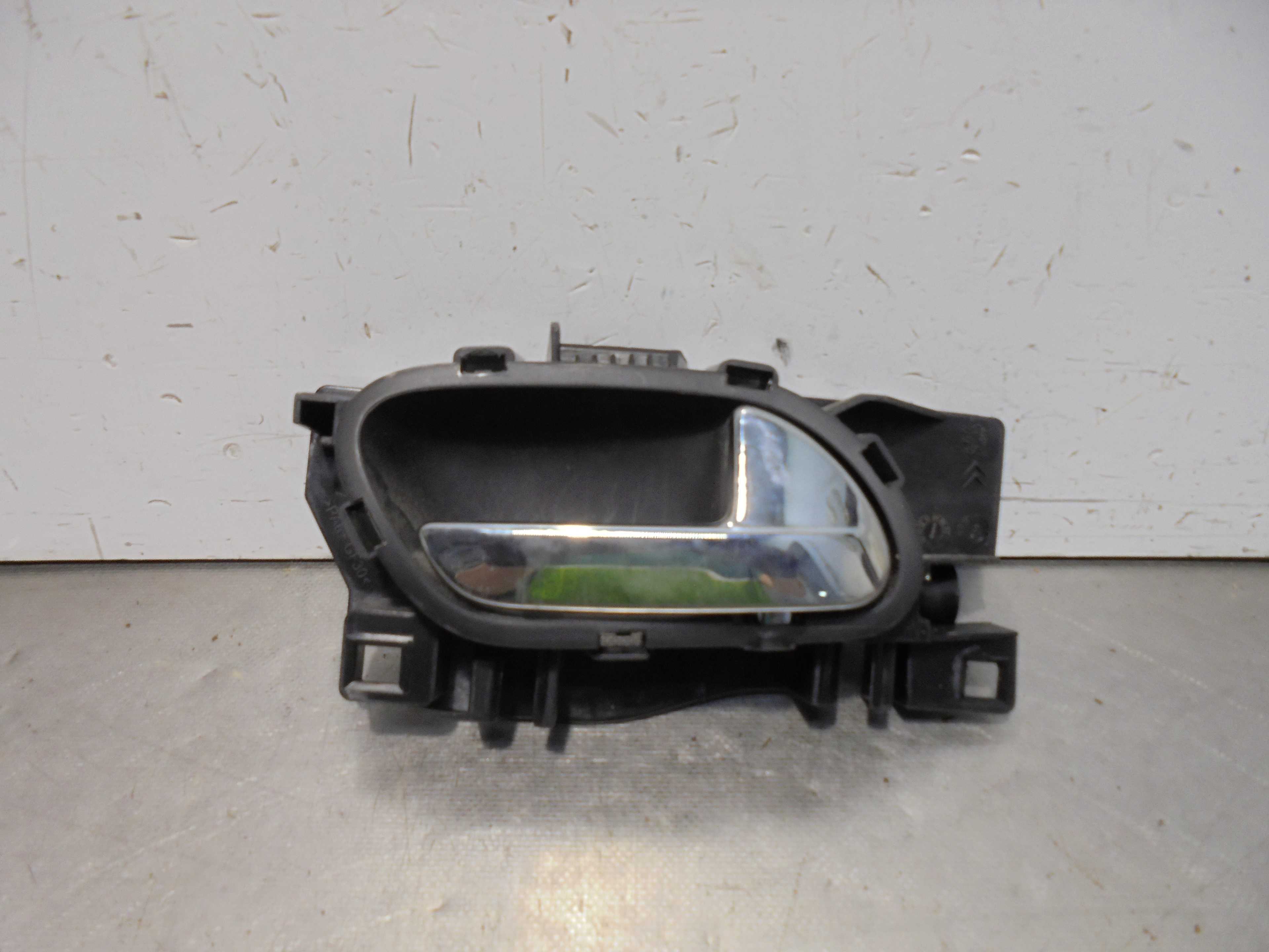 Recambio de maneta interior delantera derecha para peugeot 5008 1.6 hdi fap referencia OEM IAM 9683446577  