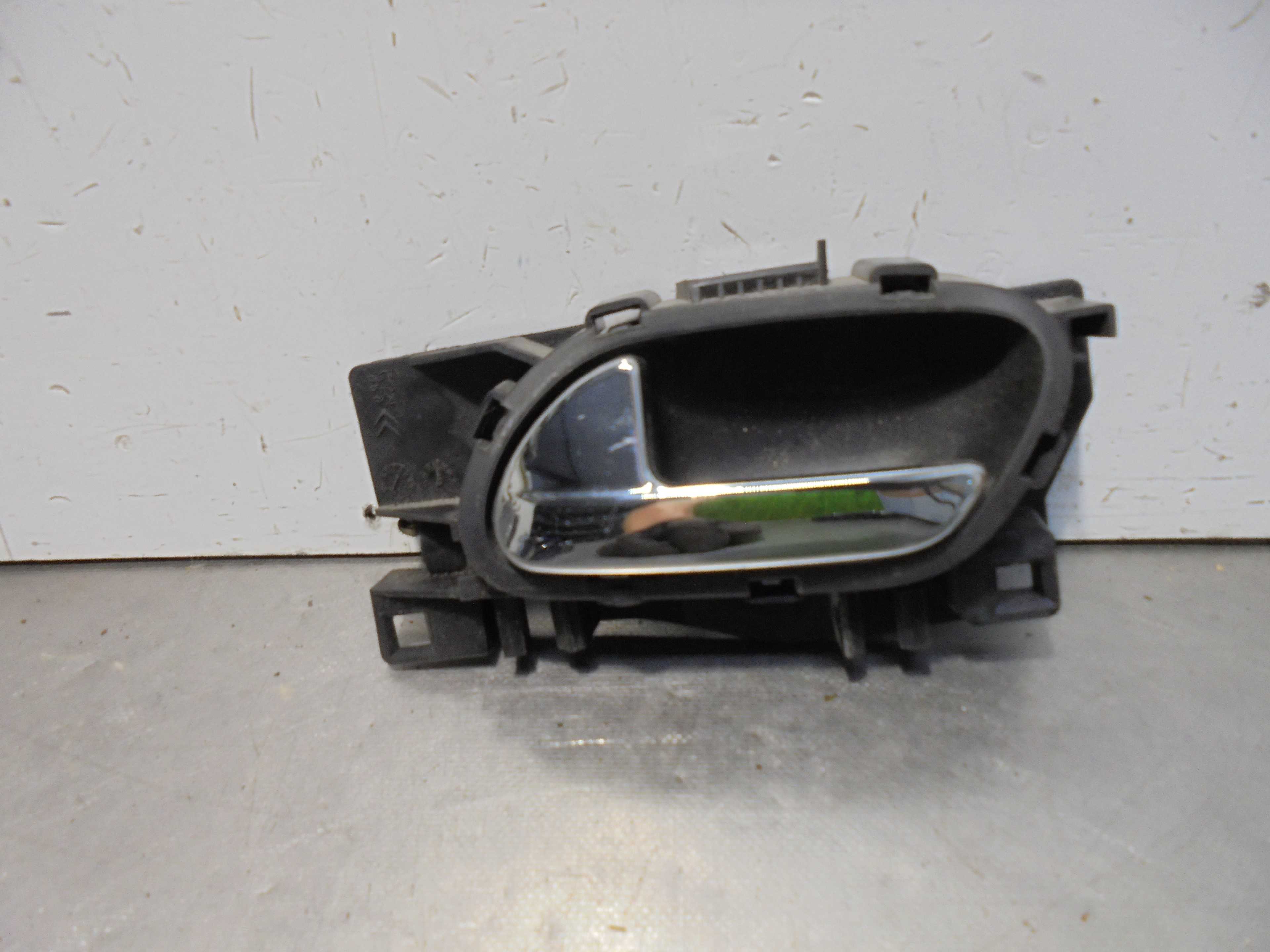 Recambio de maneta interior delantera izquierda para peugeot 5008 1.6 hdi fap referencia OEM IAM 9683446877  