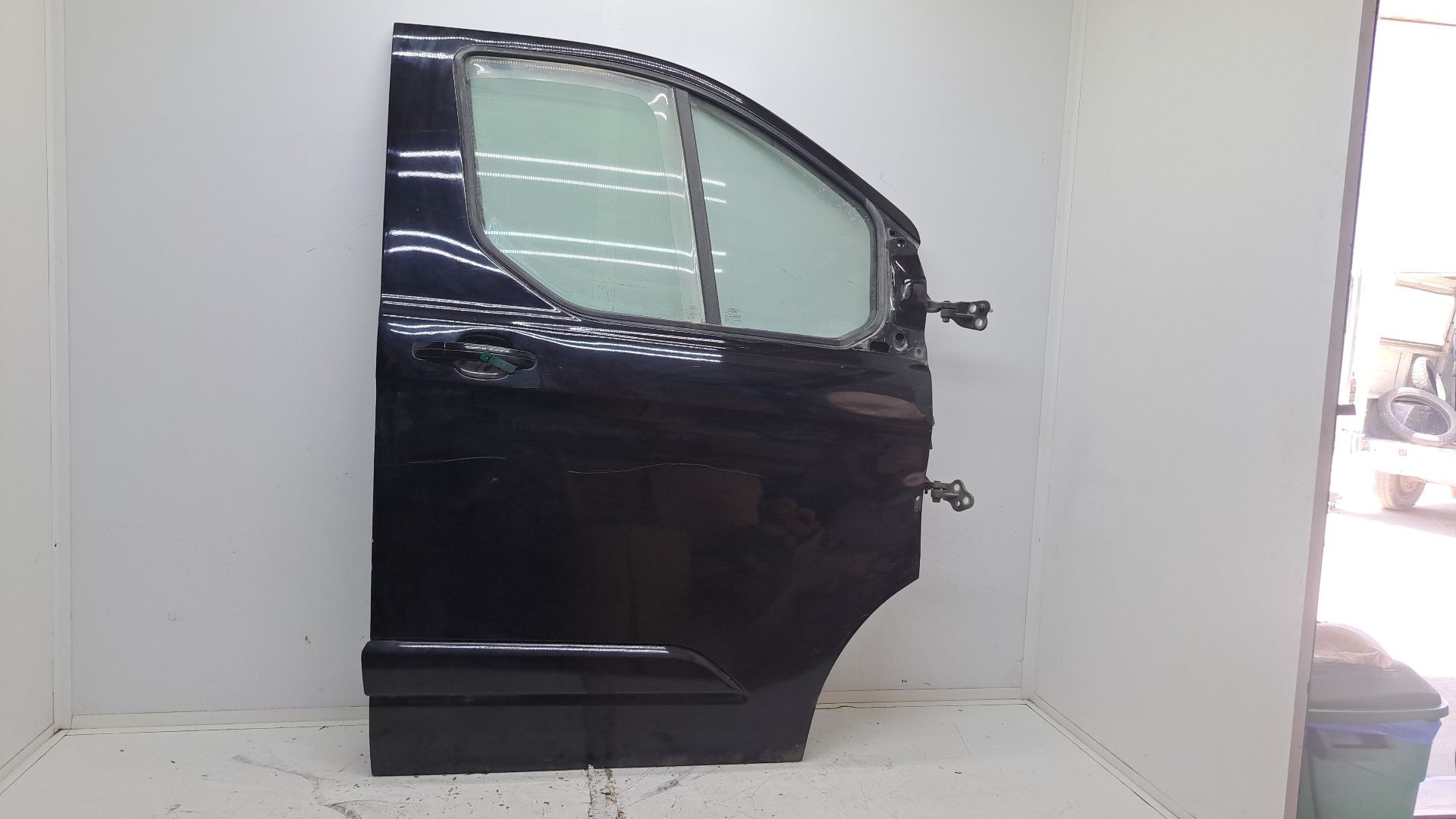 Recambio de puerta delantera derecha para ford transit custom kombi 300 l1 tourneo sport referencia OEM IAM 2445429  