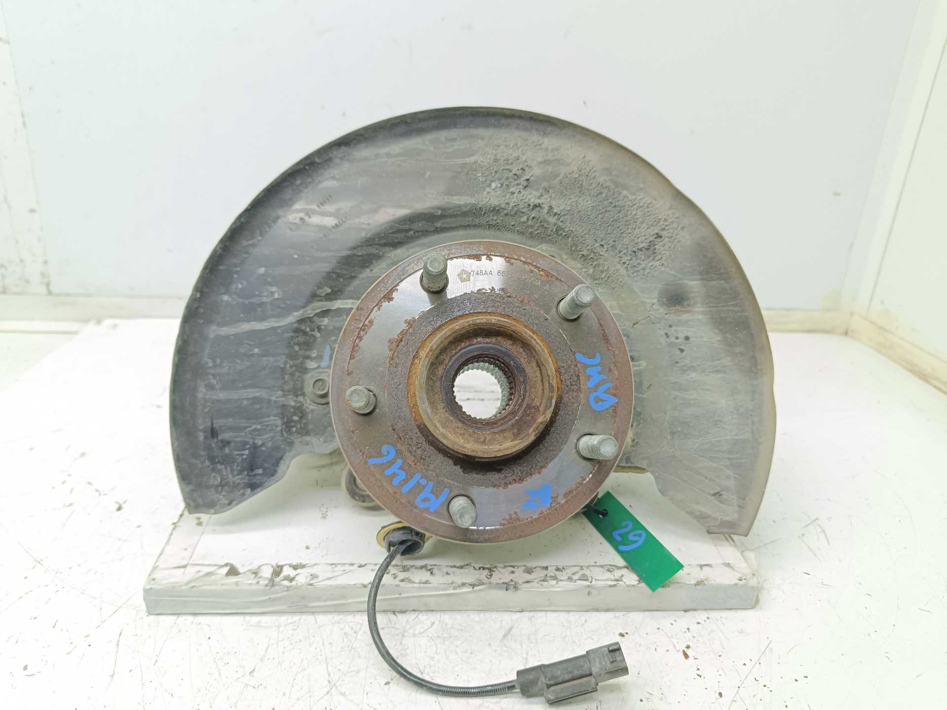 Recambio de mangueta delantera izquierda para fiat freemont (345) urban referencia OEM IAM  K05171101AC 00K05171101AC