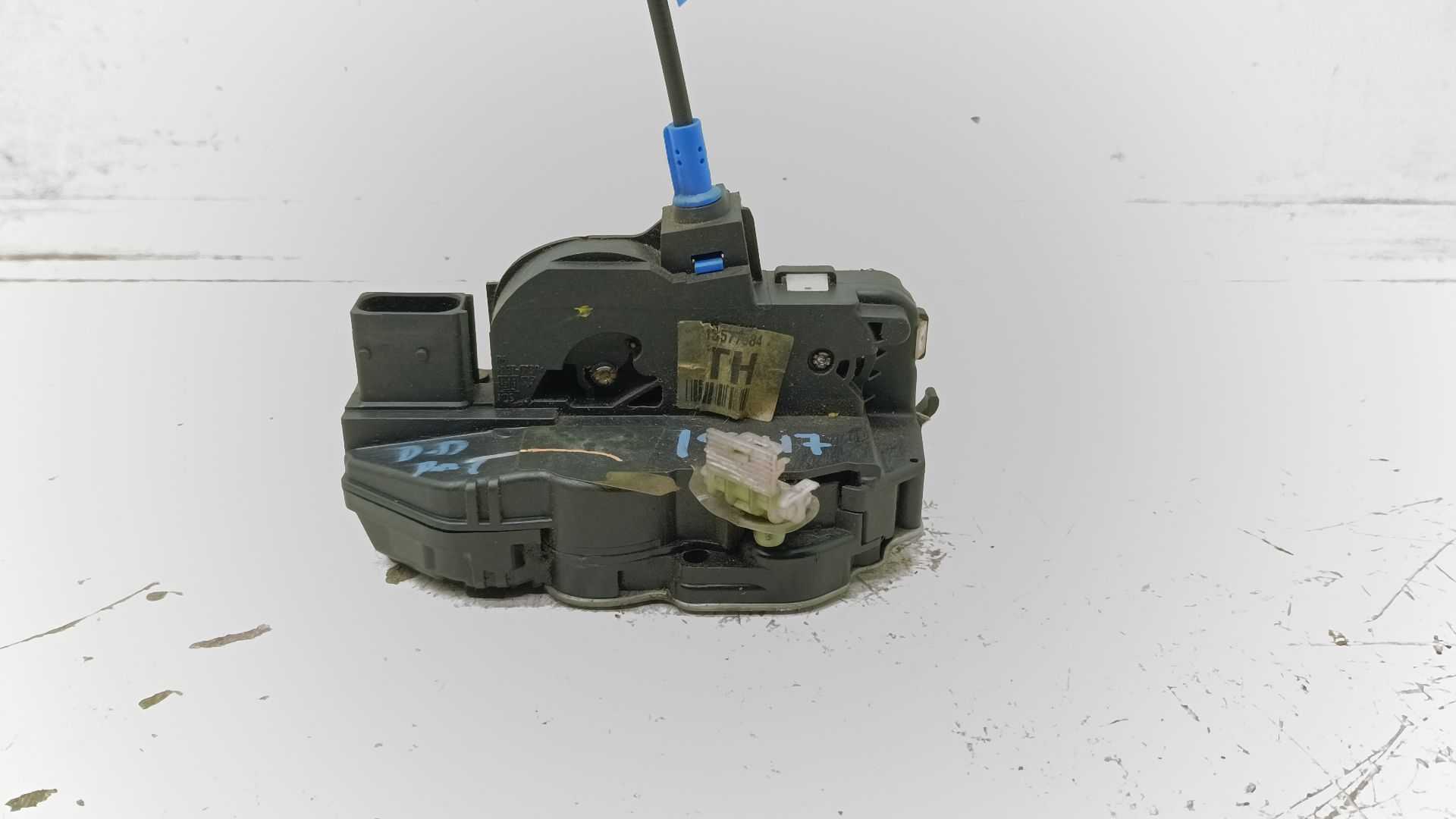 Recambio de cerradura puerta delantera derecha para opel astra j lim. 1.3 16v cdti referencia OEM IAM 13577984  