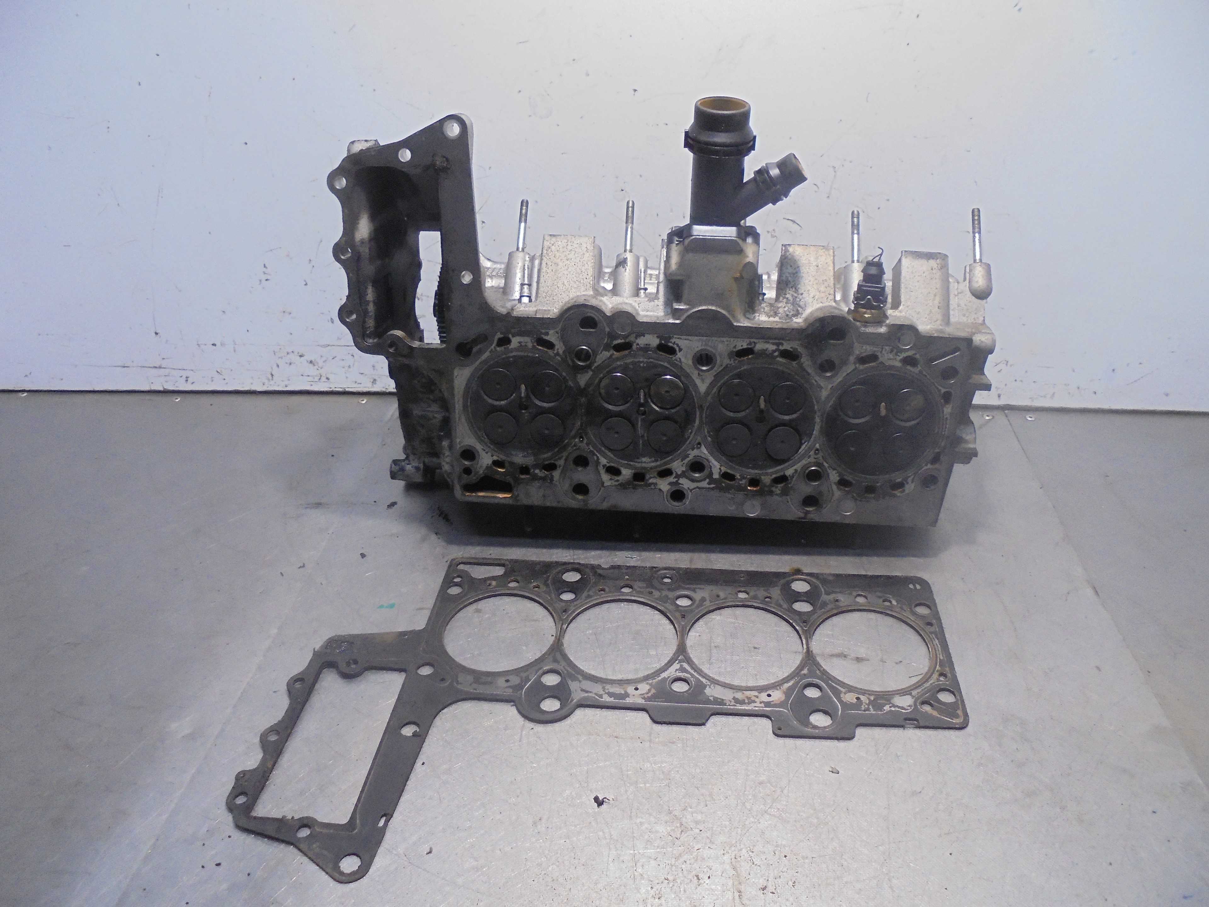 Recambio de culata para bmw serie 3 berlina (e90) 320d referencia OEM IAM 778587608  