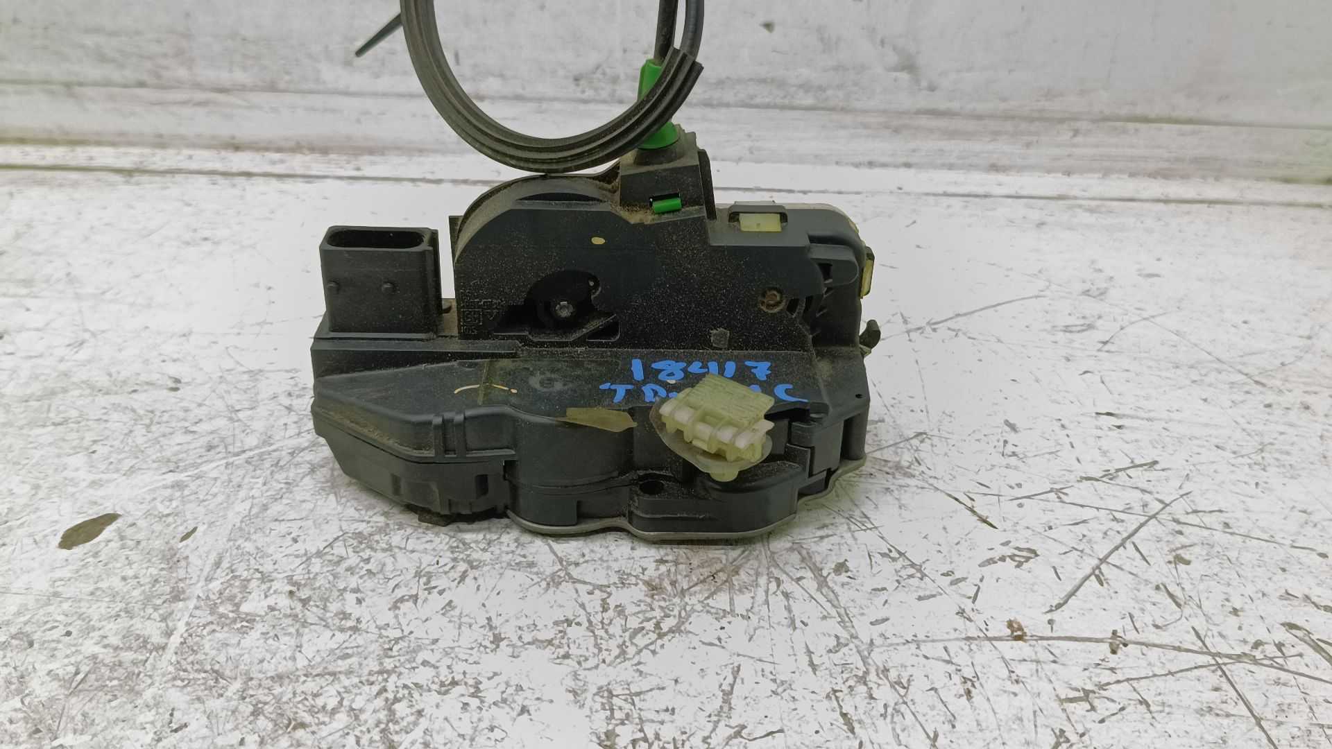 Recambio de cerradura puerta trasera derecha para opel astra j lim. 1.3 16v cdti referencia OEM IAM 3023880  