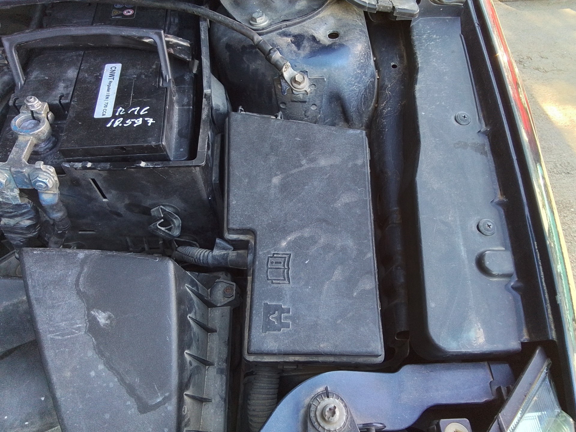 Recambio de caja reles / fusibles para ford focus berlina (cap) ghia referencia OEM IAM   