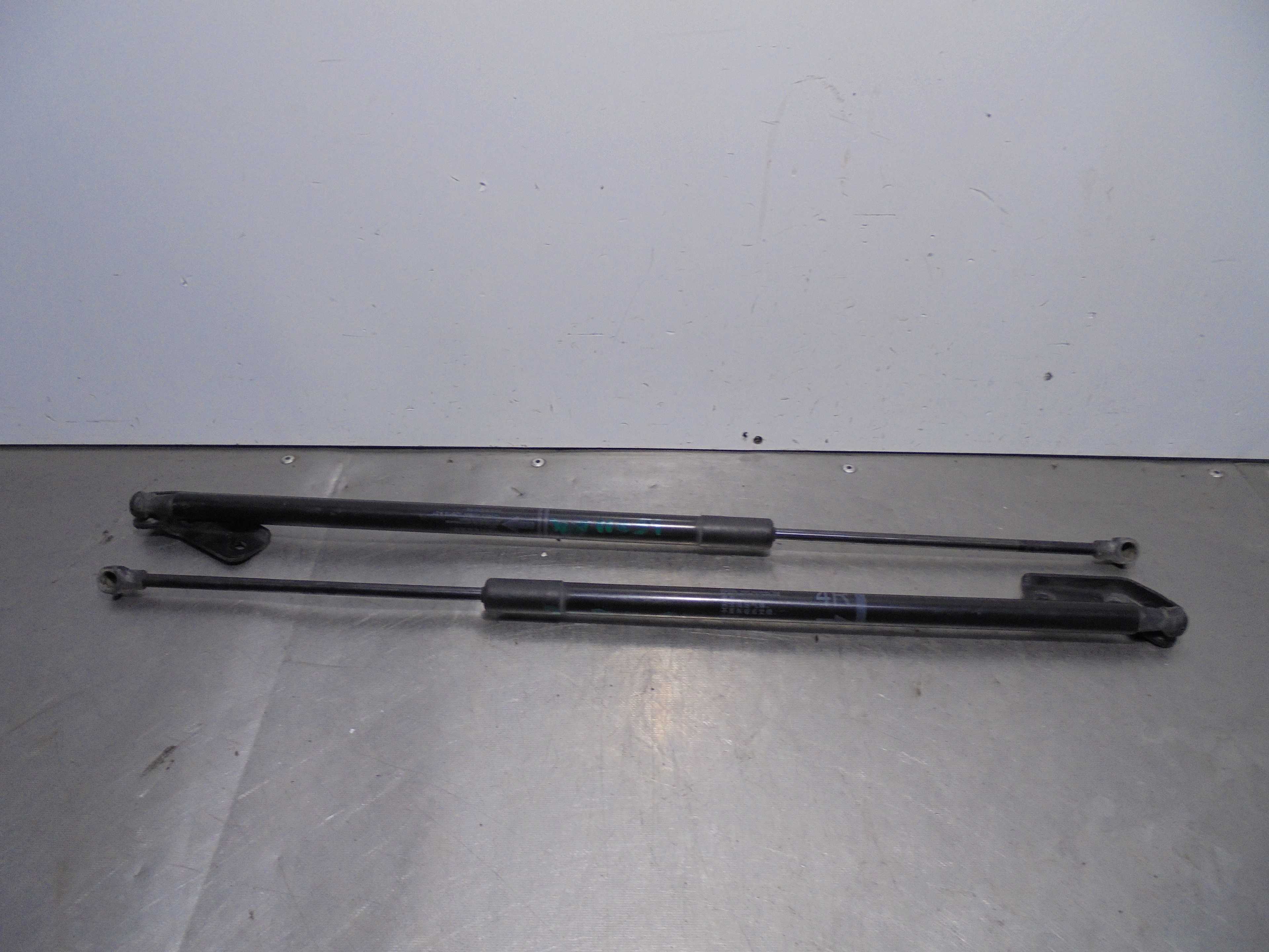 Recambio de amortiguadores maletero / porton para toyota prius+ 1.8 16v cat referencia OEM IAM   