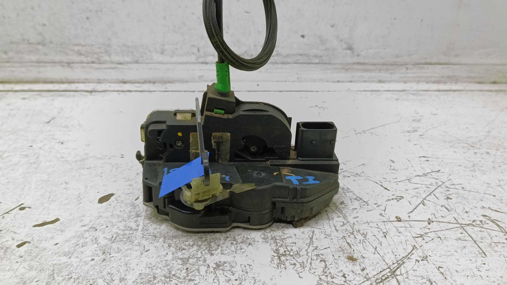 Recambio de cerradura puerta trasera izquierda para opel astra j lim. 1.3 16v cdti referencia OEM IAM 3023881L  