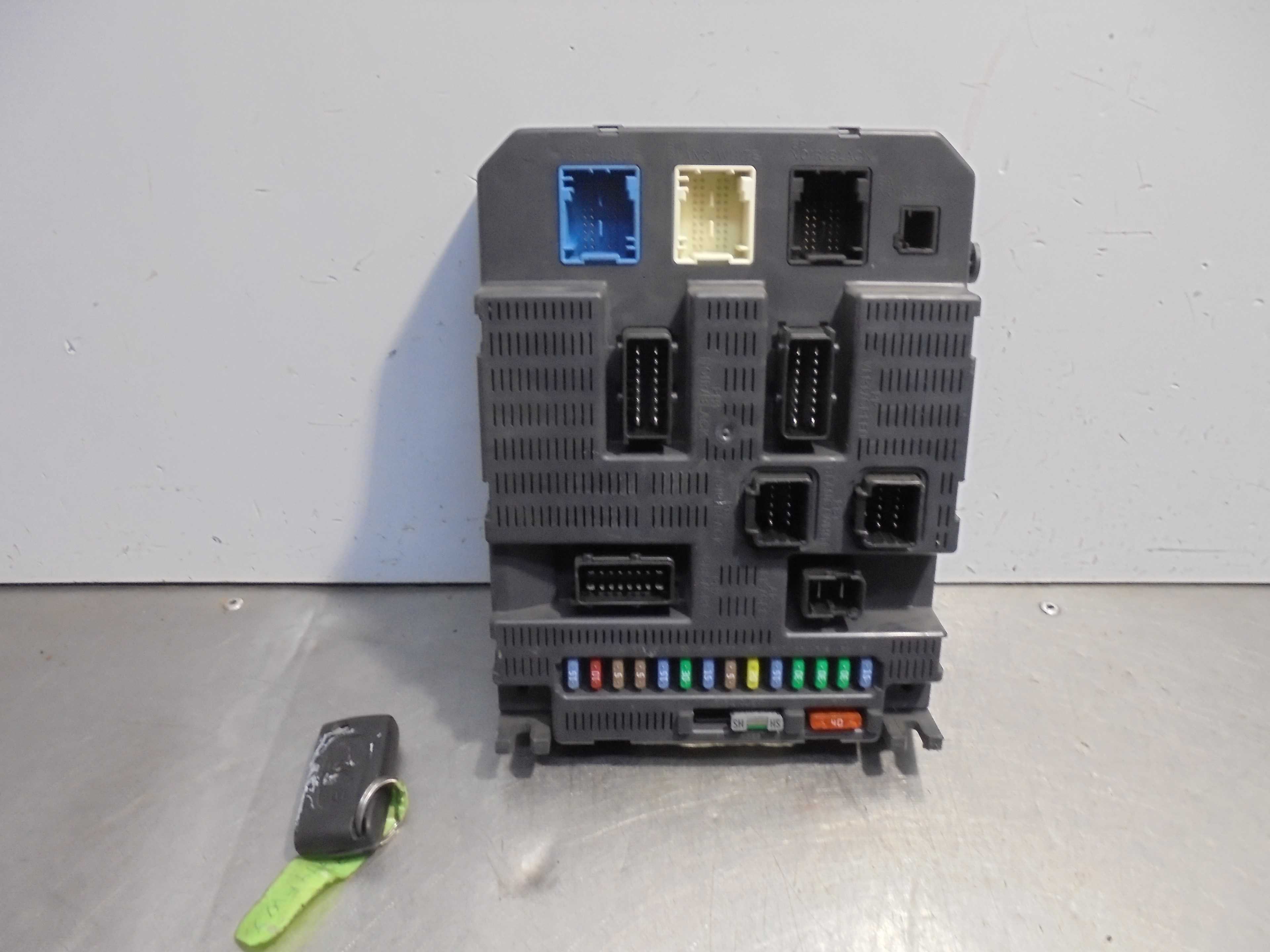 Recambio de centralita bsi para peugeot 308 sport referencia OEM IAM 9663798180  