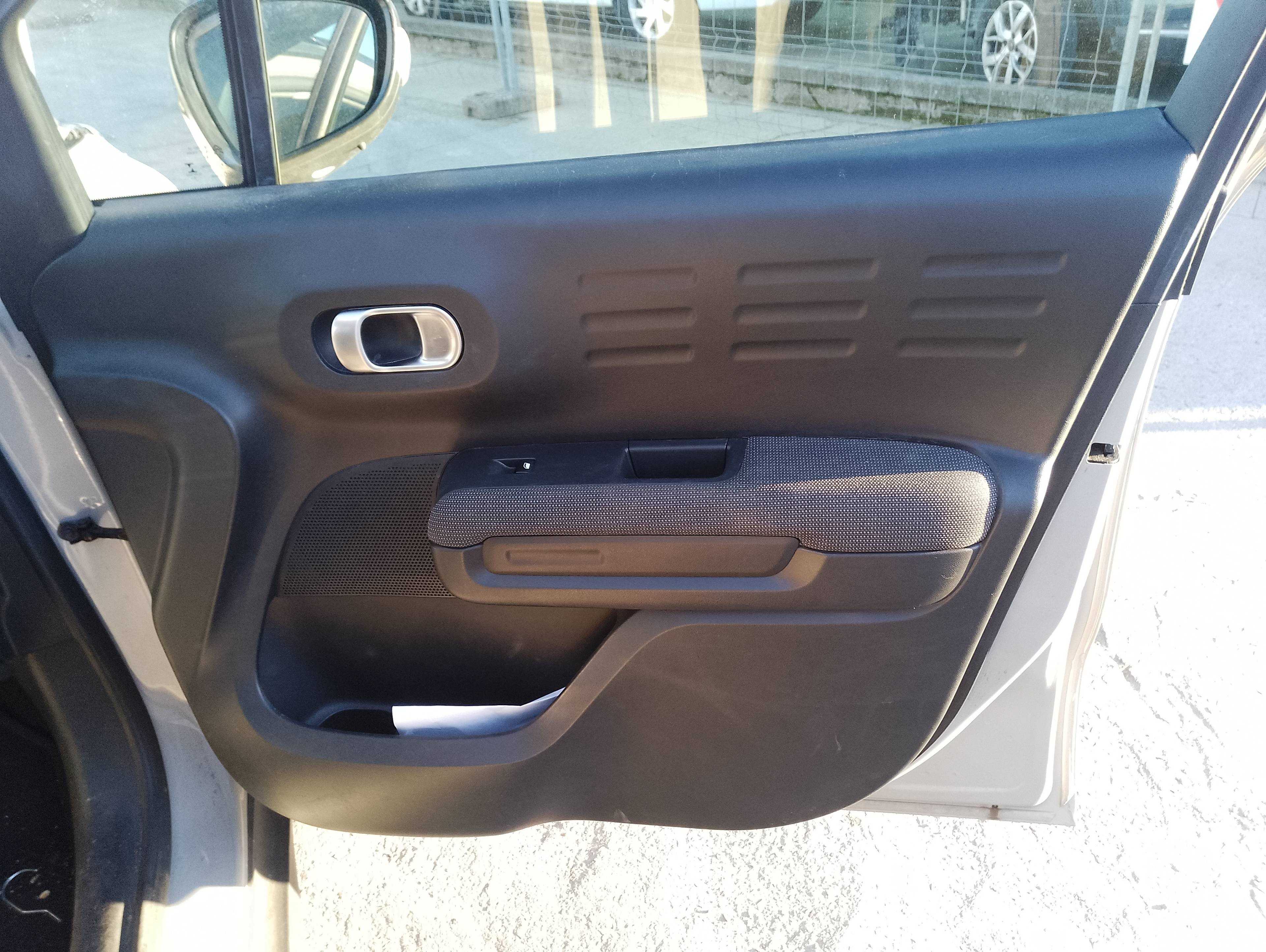 Recambio de guarnecido puerta delantera derecha para citroën c3 aircross rip curl referencia OEM IAM   