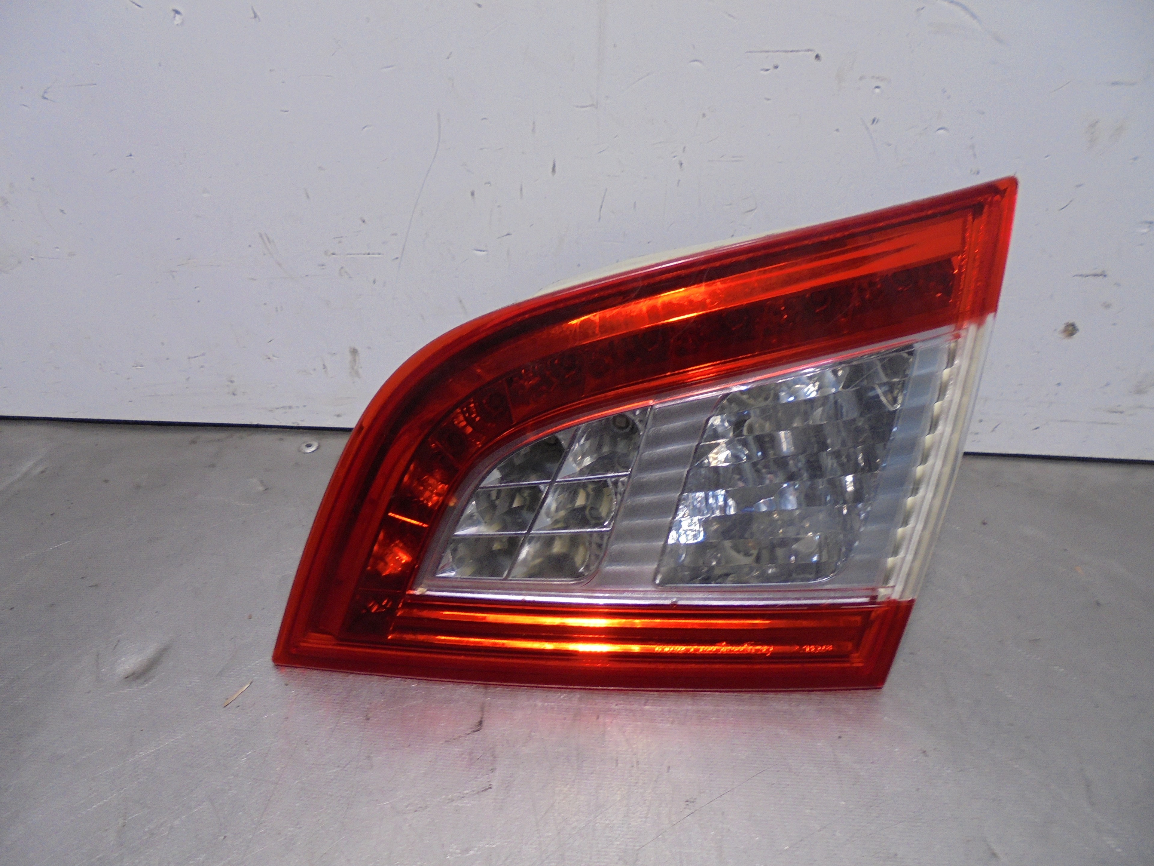 Recambio de piloto porton trasero derecho para peugeot 508 sw access referencia OEM IAM 9686780680 VALEO 