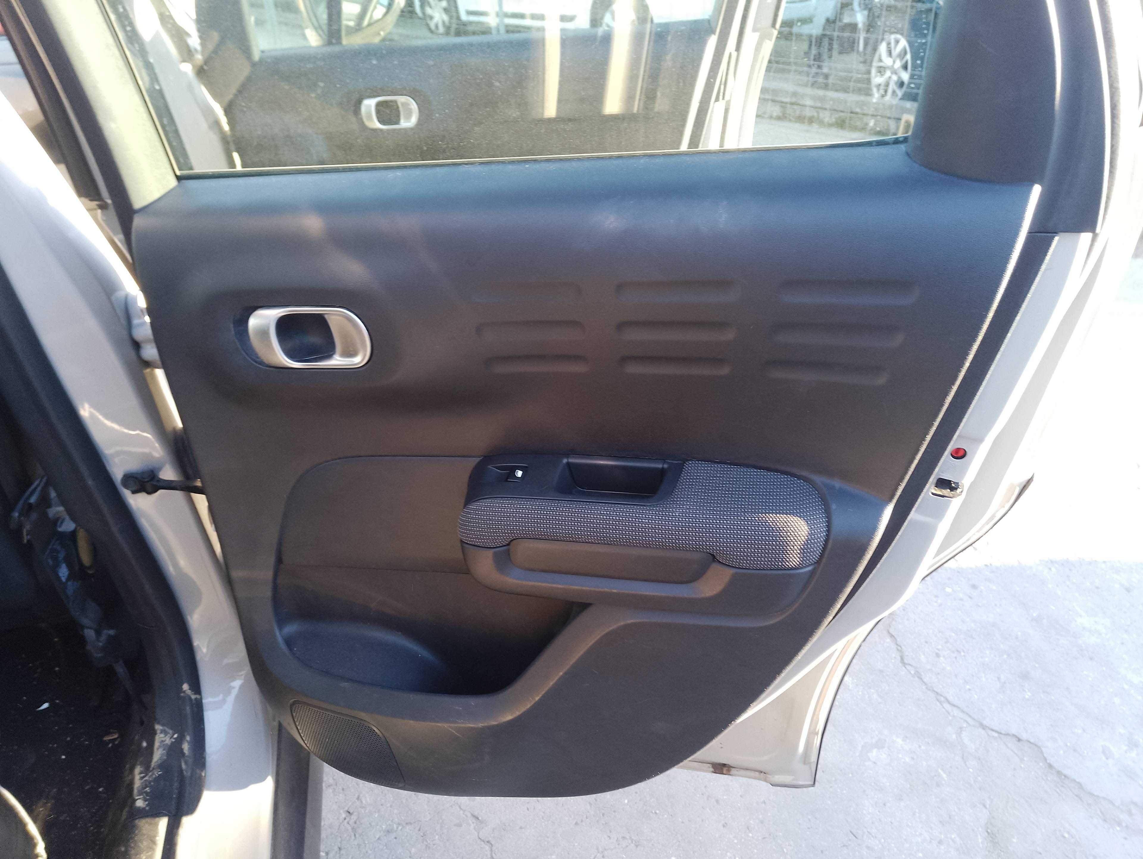 Recambio de guarnecido puerta trasera derecha para citroën c3 aircross rip curl referencia OEM IAM   
