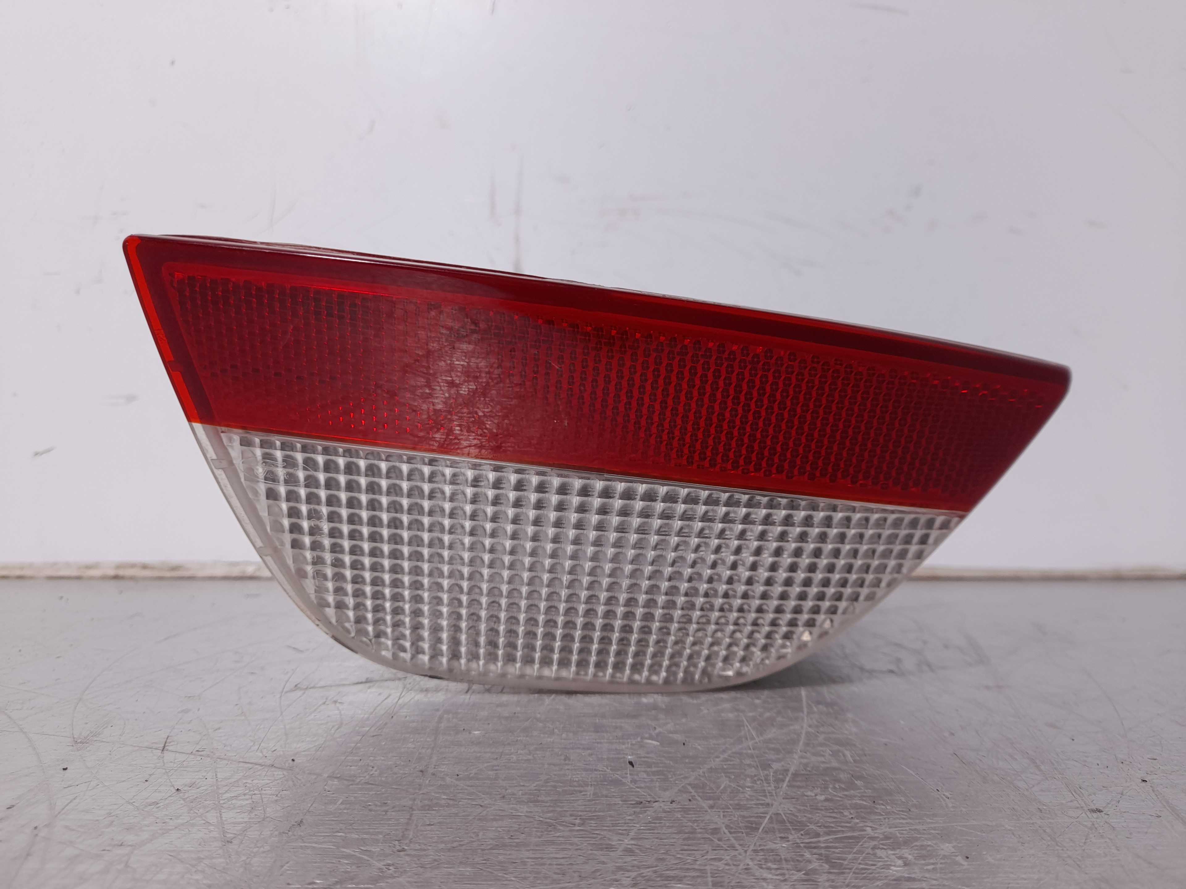 Recambio de faro antiniebla trasero derecho para ford focus berlina (cap) ambiente (d) referencia OEM IAM 1M5115K272A  