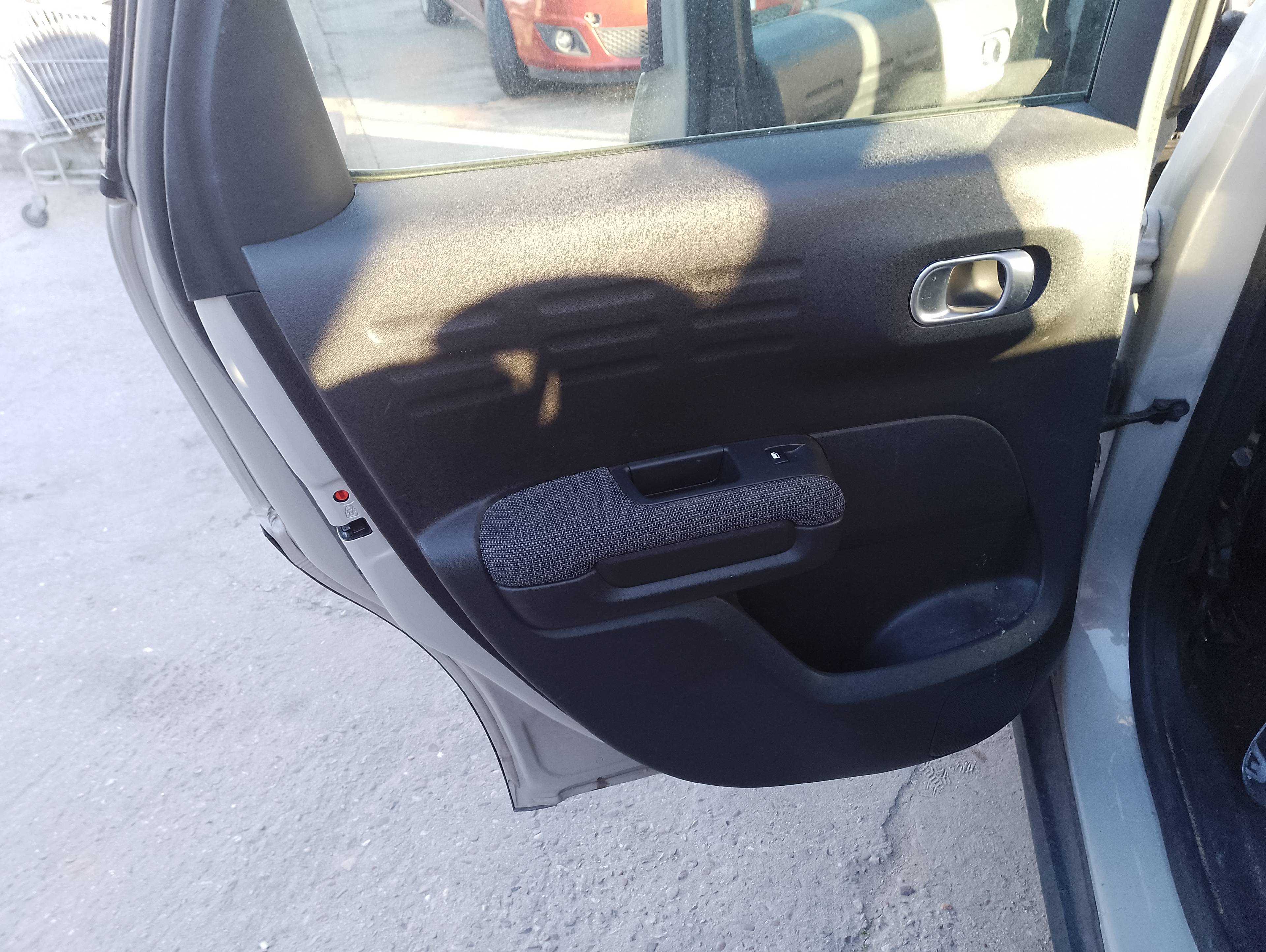 Recambio de guarnecido puerta trasera izquierda para citroën c3 aircross rip curl referencia OEM IAM   
