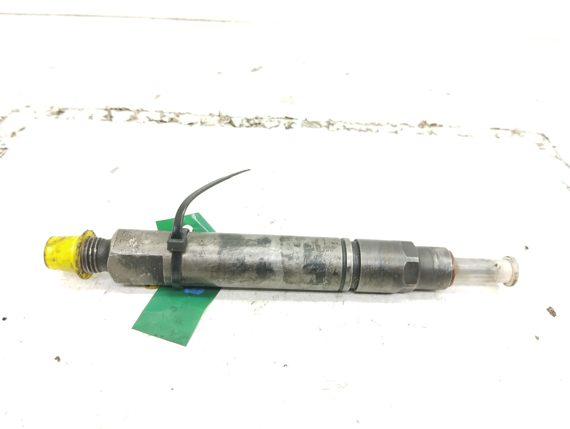 Recambio de inyector para renault 110 referencia OEM IAM 0432193757  