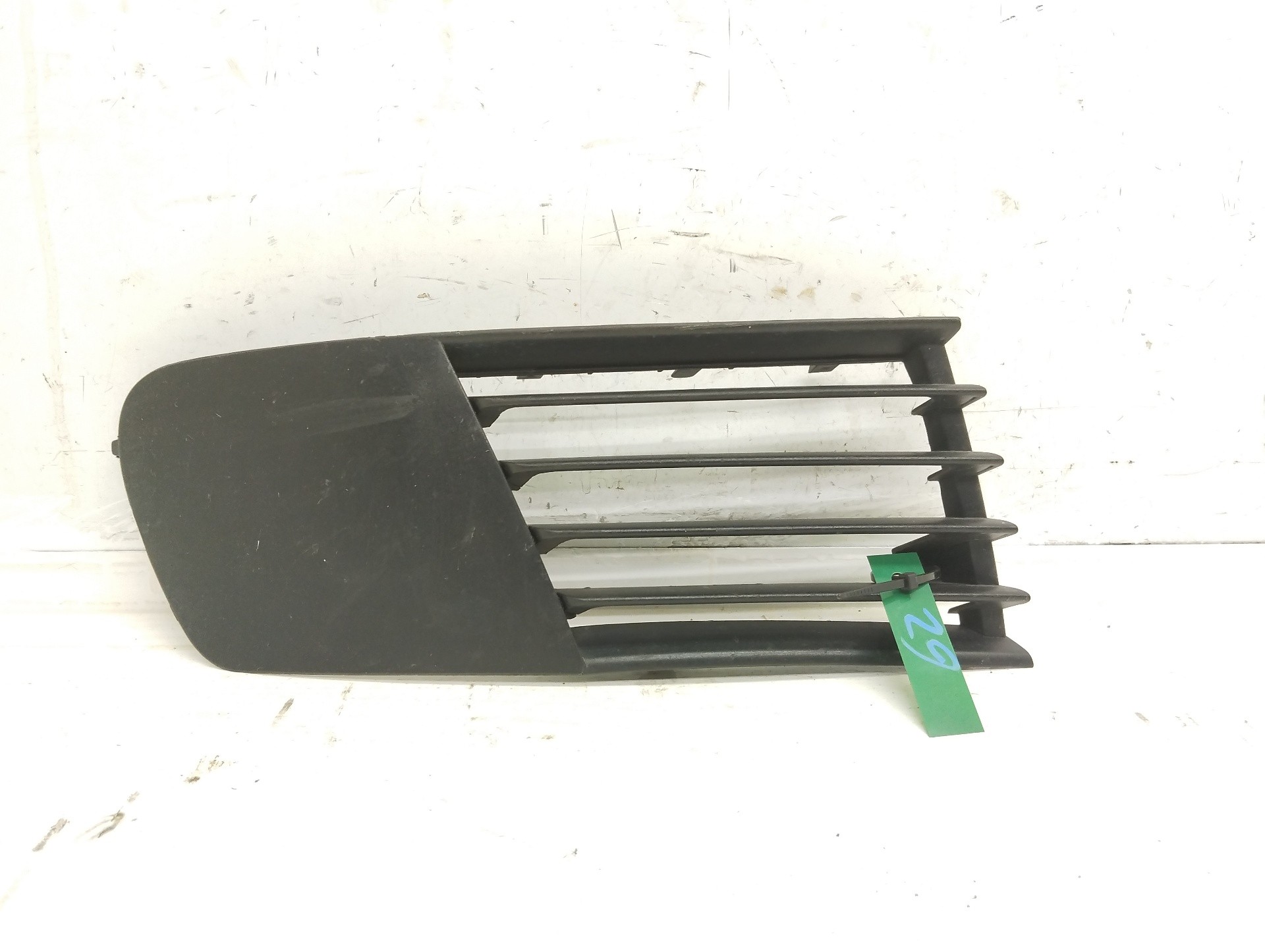 Recambio de rejilla paragolpes derecha para seat ibiza (6l1) cool referencia OEM IAM 6L0853666  