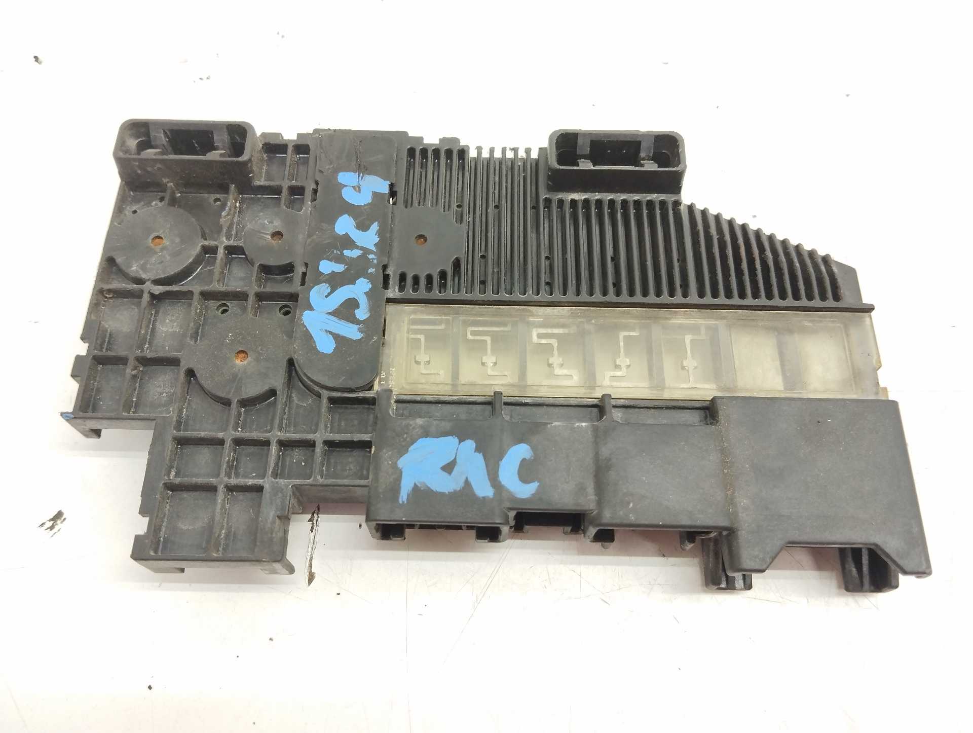 Recambio de caja reles / fusibles para suzuki grand vitara jb (jt) 1.9 ddis turbodiesel referencia OEM IAM   