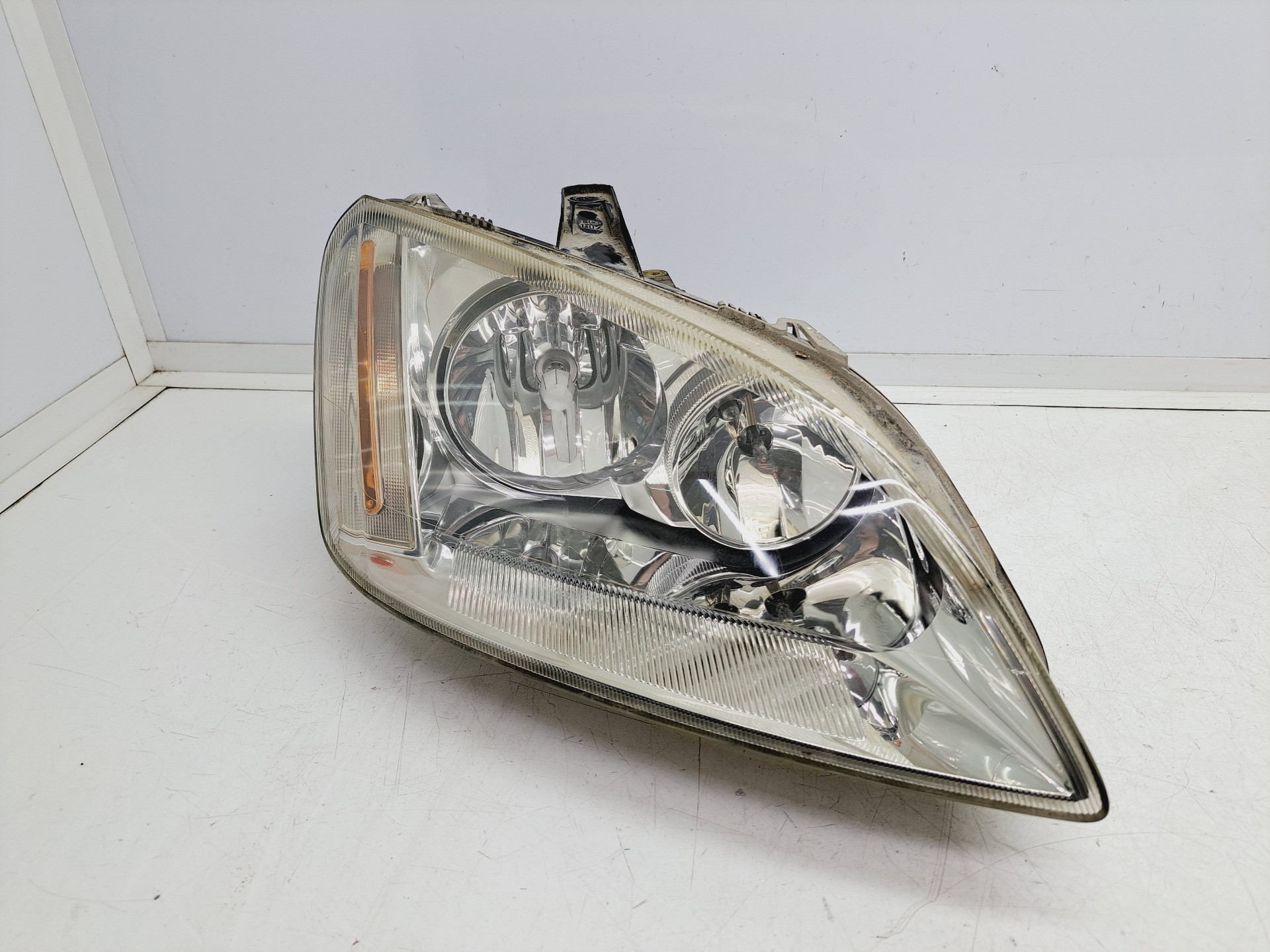 Recambio de faro derecho para ford focus c-max (cap) ambiente (d) referencia OEM IAM   