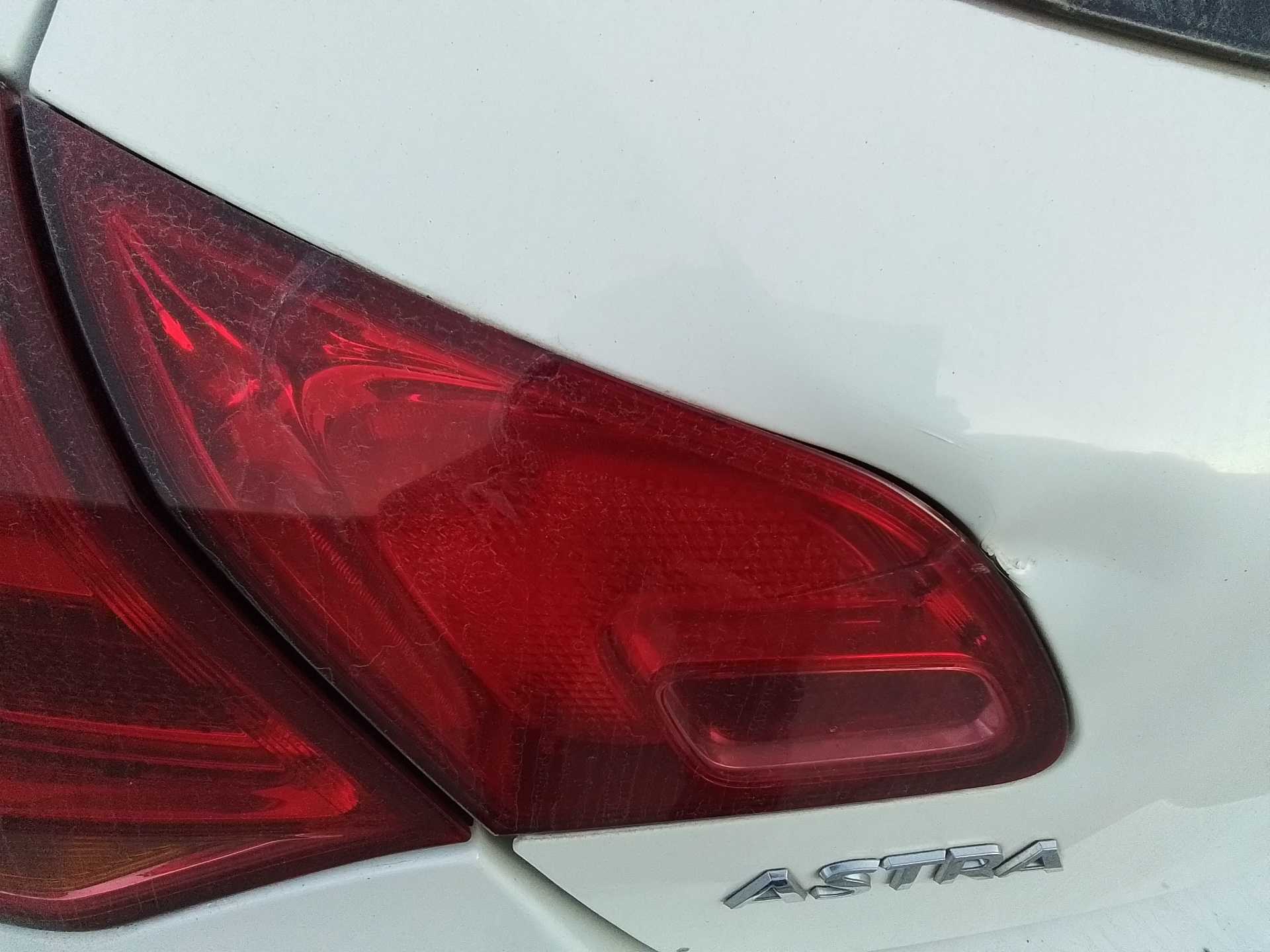 Recambio de piloto porton trasero izquierdo para opel astra j lim. 1.3 16v cdti referencia OEM IAM   