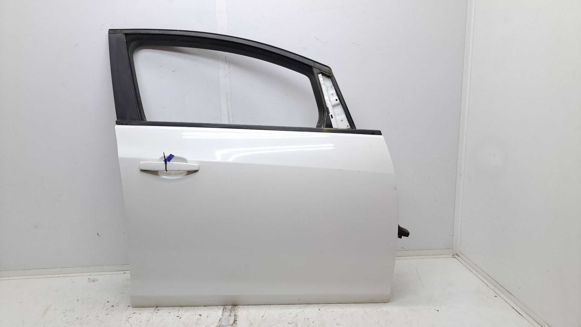 Recambio de puerta delantera derecha para opel astra j lim. 1.3 16v cdti referencia OEM IAM 13270671  