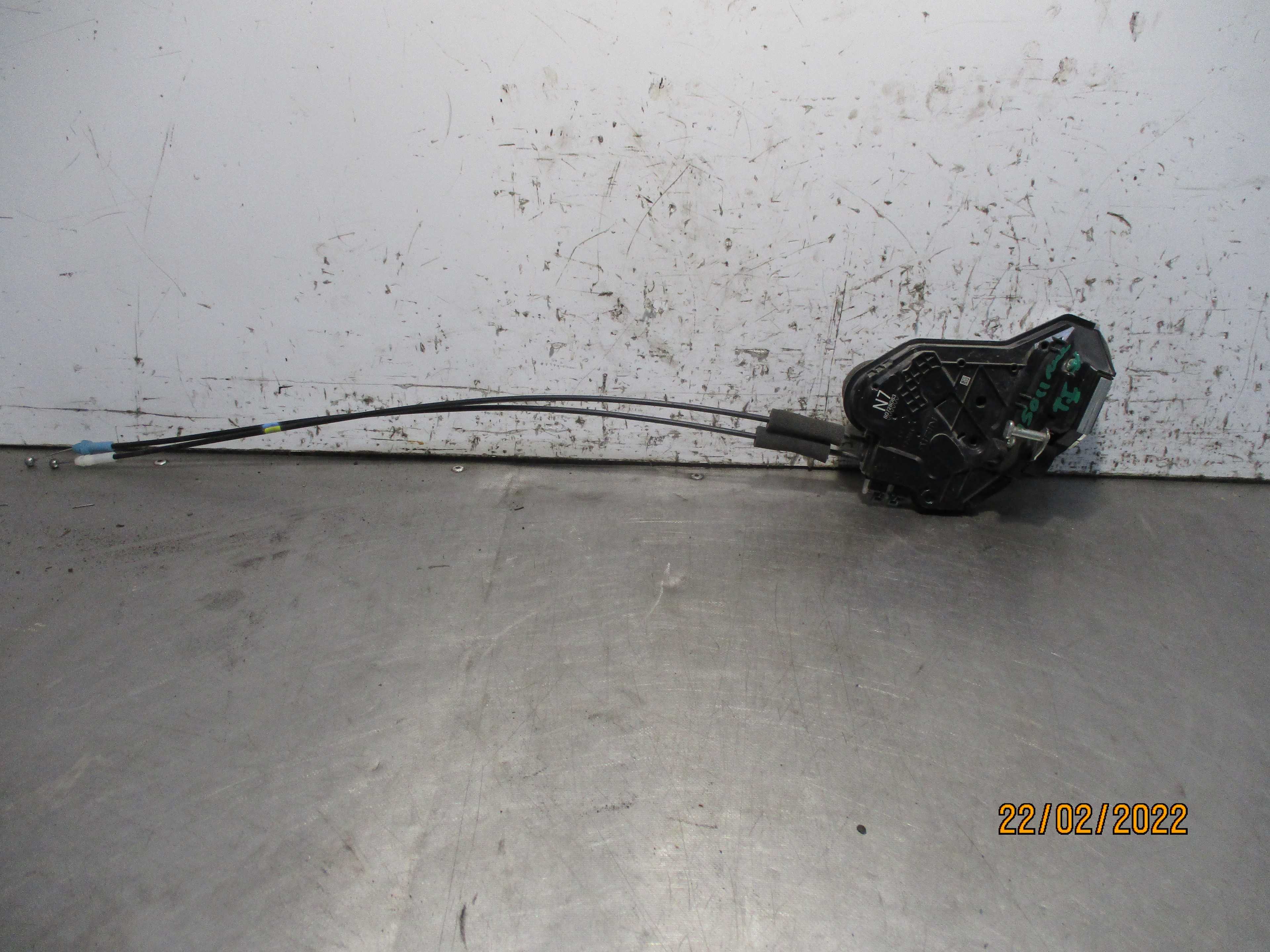 Recambio de cerradura puerta trasera izquierda para toyota prius+ 1.8 16v cat referencia OEM IAM 6906048060 80728083 