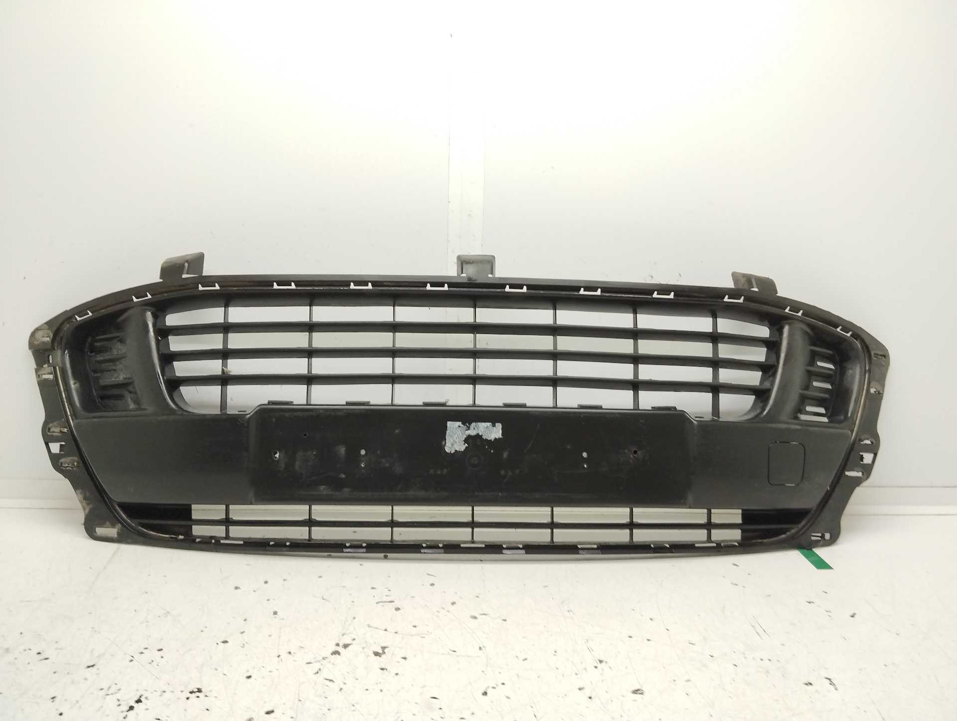 Recambio de rejilla delantera para citroën c4 berlina cool referencia OEM IAM 9684506677  