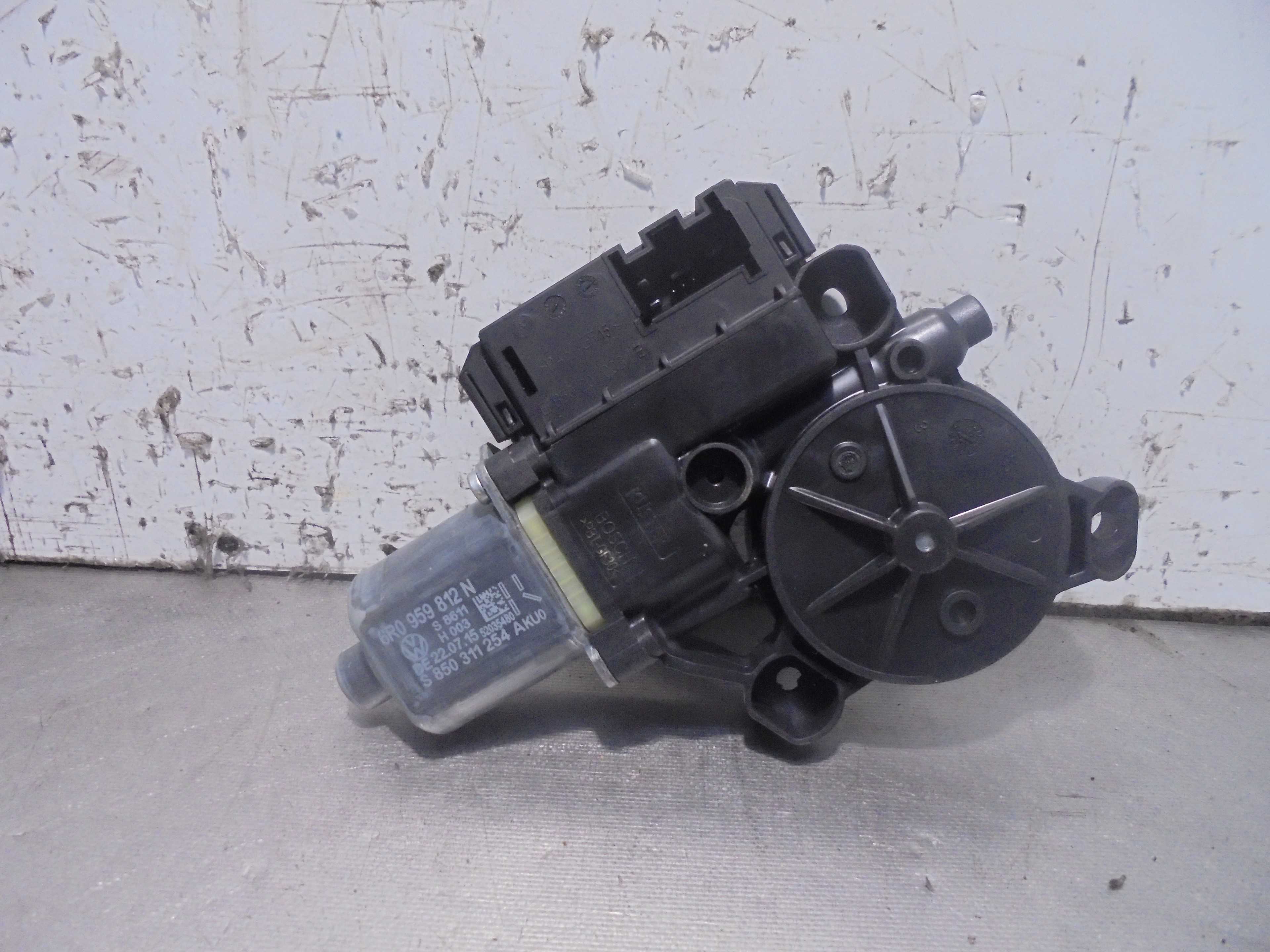 Recambio de motor elevalunas trasero derecho para volkswagen polo (6r1) 1.4 tdi referencia OEM IAM 6R0959812N BOSCH 