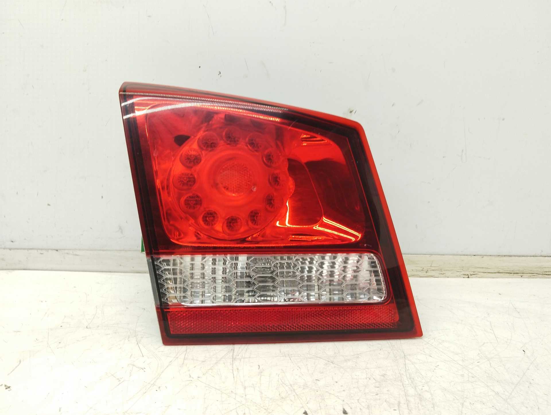 Recambio de piloto porton trasero izquierdo para fiat freemont (345) urban referencia OEM IAM 68078517AE  