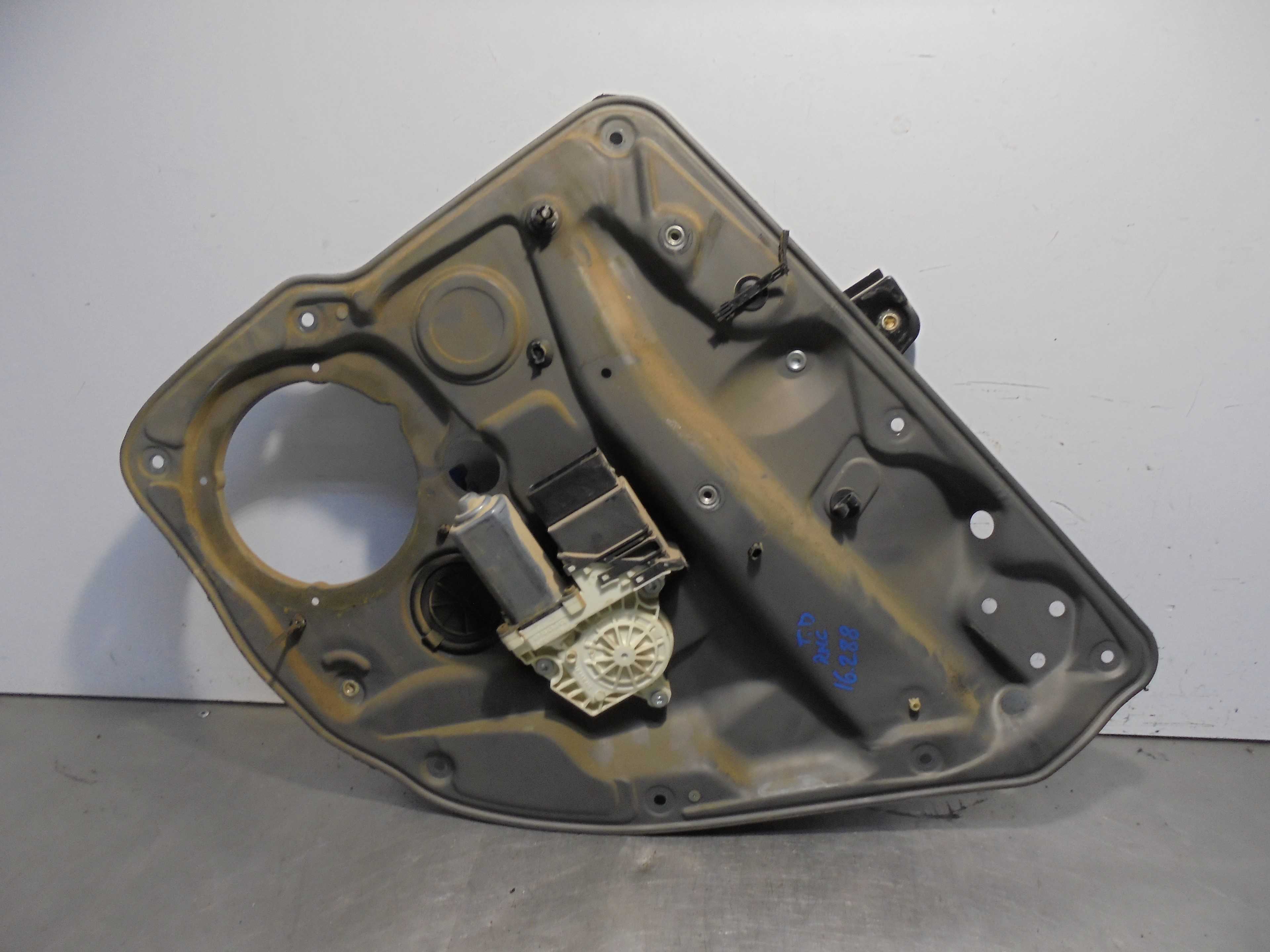 Recambio de elevalunas trasero derecho para volkswagen golf iv berlina (1j1) 25 aniversario referencia OEM IAM 1J4839756E  