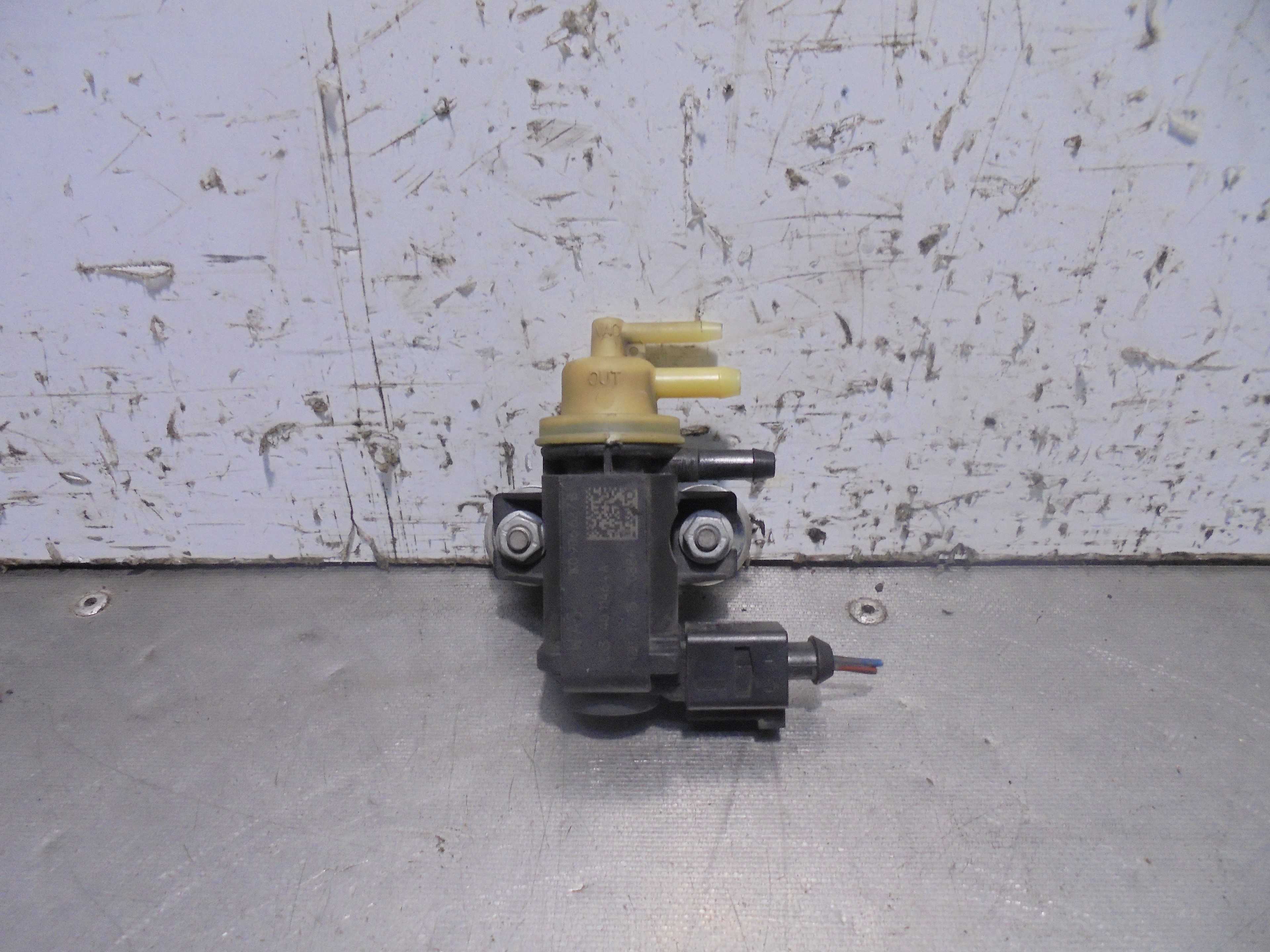 Recambio de valvula aire adicional para volkswagen polo (6r1) 1.4 tdi referencia OEM IAM 1K0906627B  