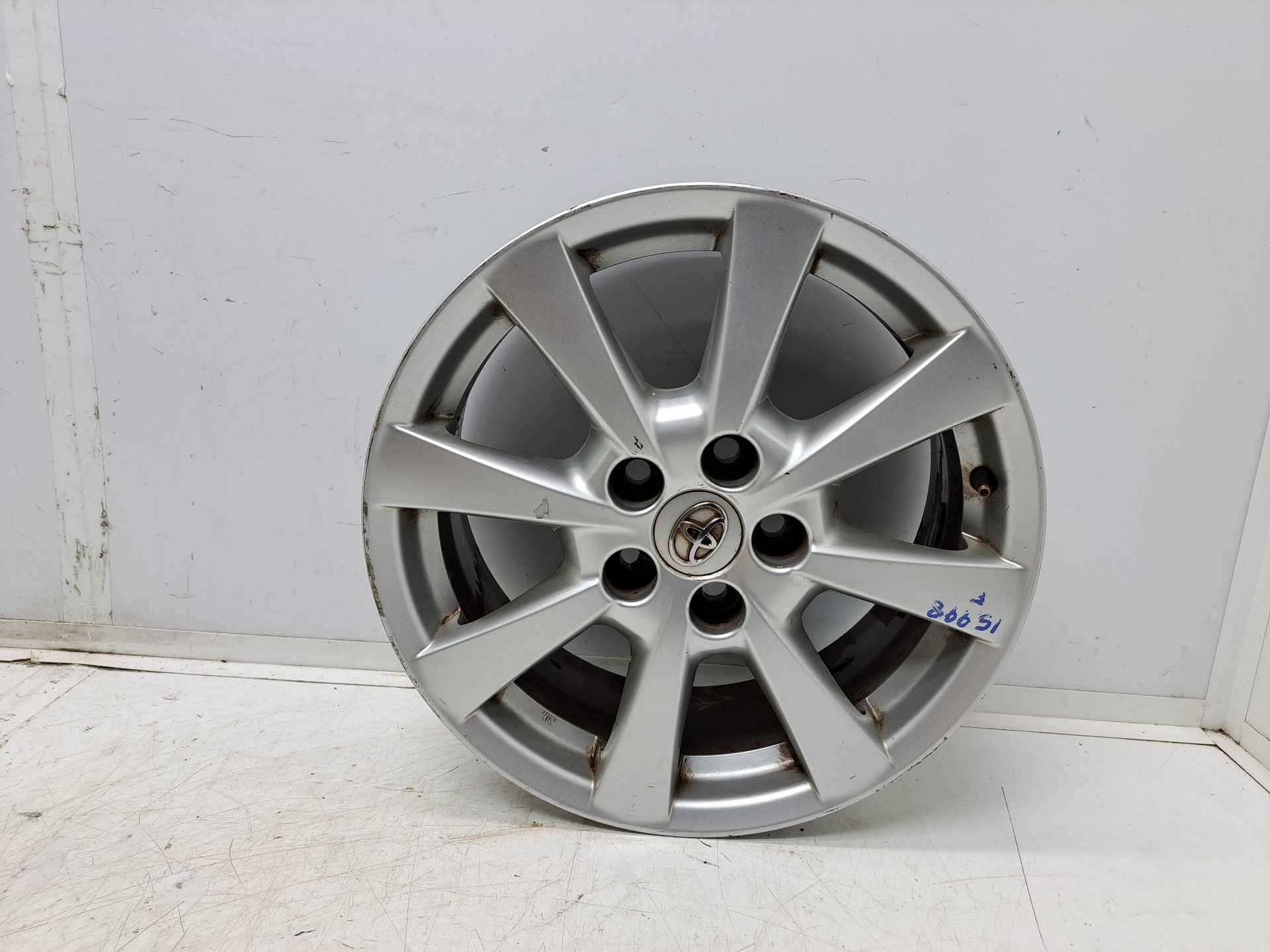 Recambio de llanta para toyota avensis (t27) active referencia OEM IAM R17 HL43791 