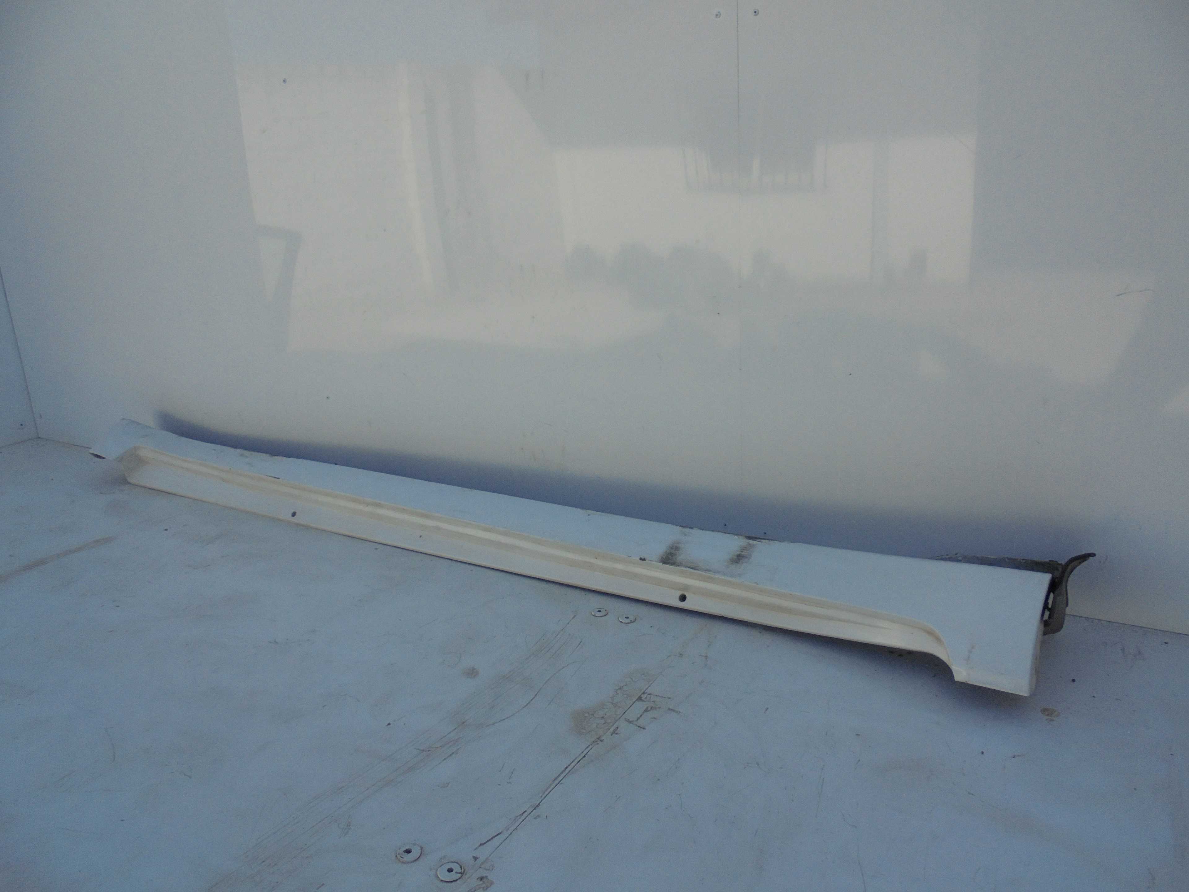 Recambio de faldon lateral para toyota avensis cross sport (t27) active referencia OEM IAM   