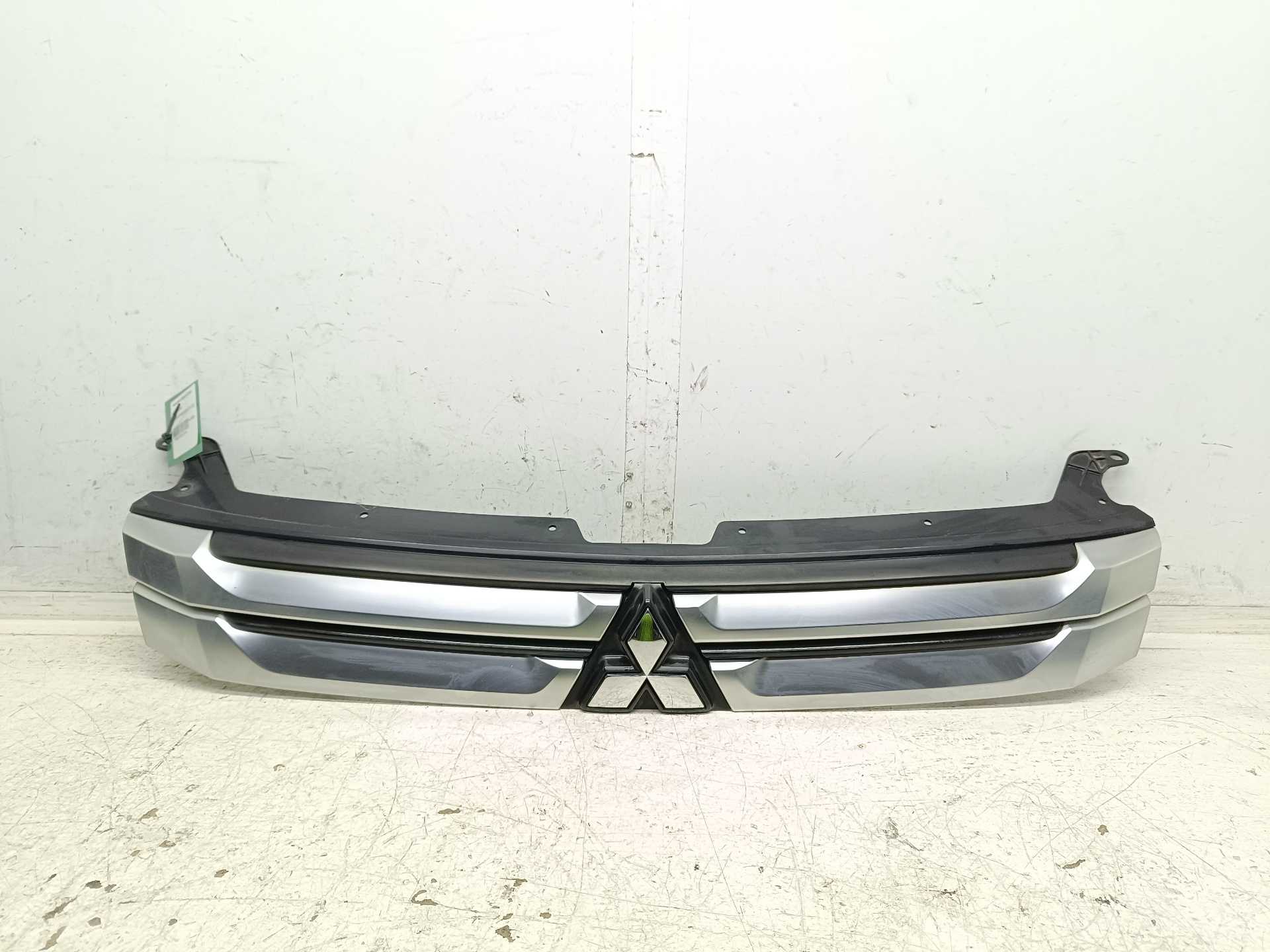 Recambio de rejilla delantera para mitsubishi outlander (gf0) 2.2 di-d cat referencia OEM IAM 7450A959  
