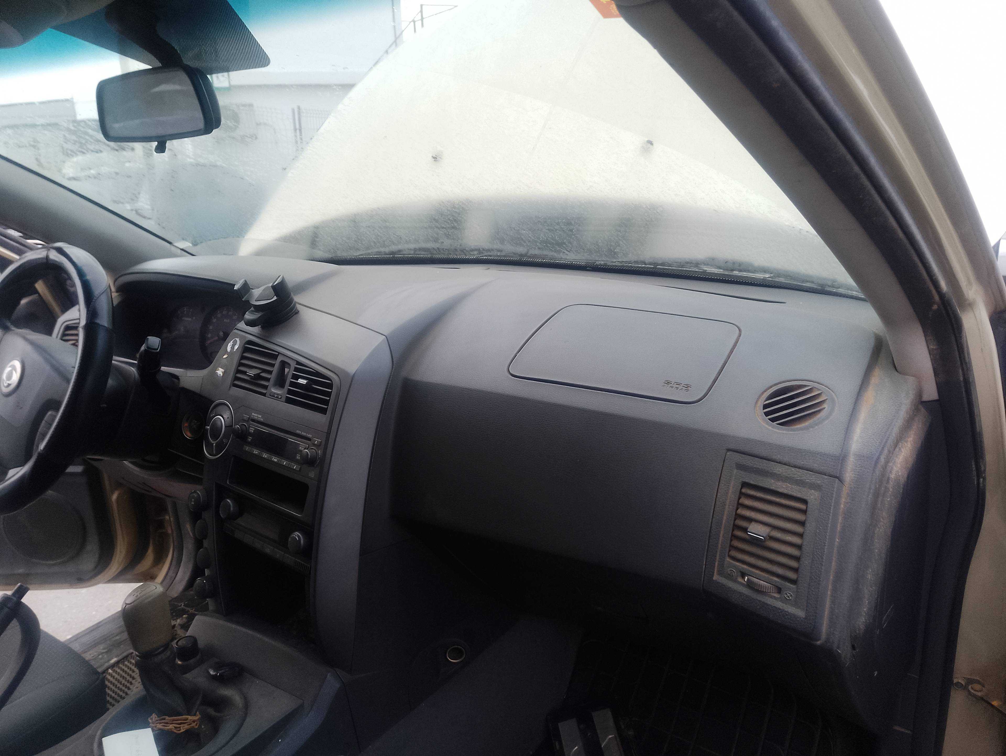 Recambio de salpicadero para ssangyong kyron 200 xdi limited referencia OEM IAM   