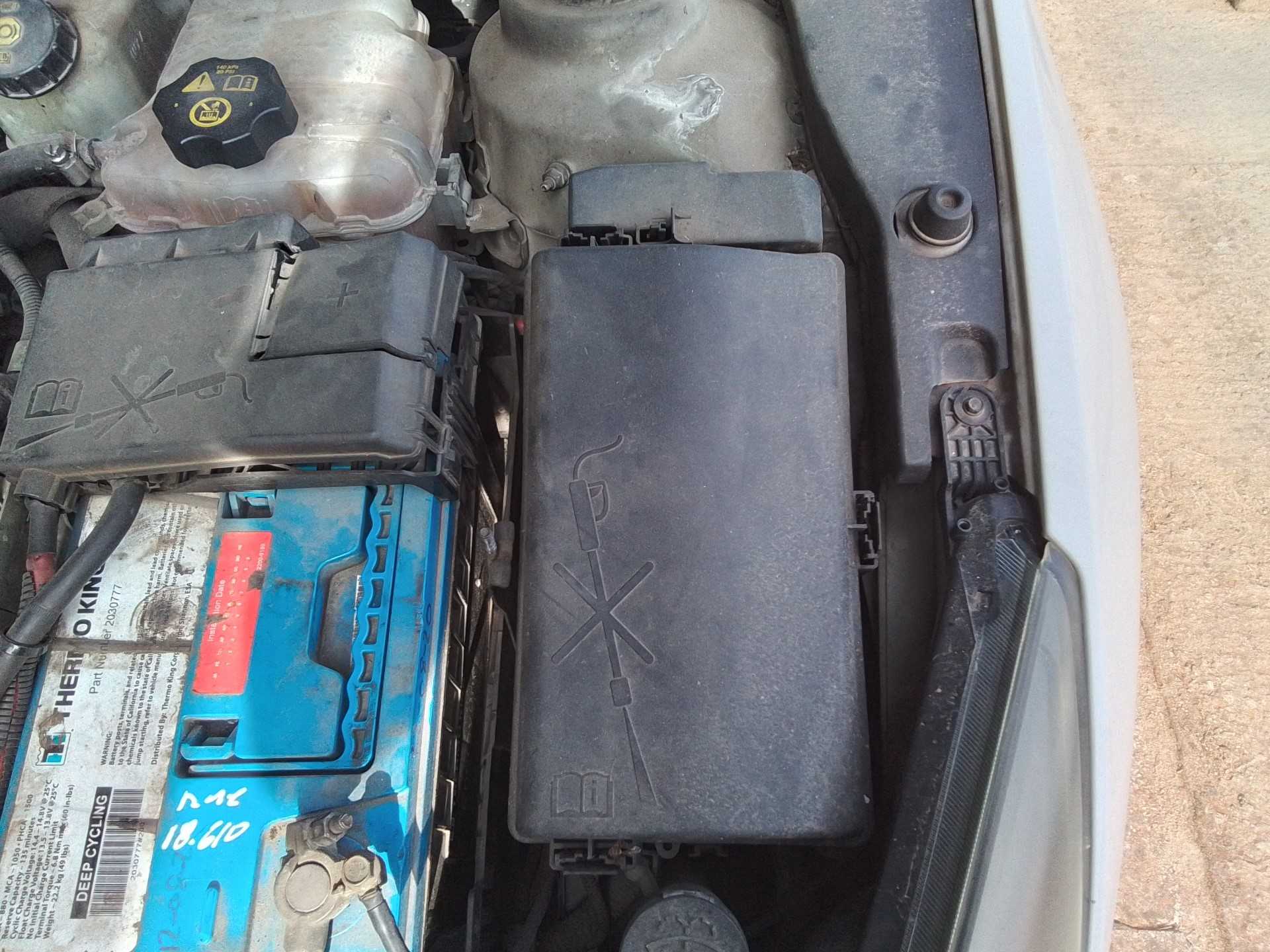 Recambio de caja reles / fusibles para chevrolet cruze 2.0 diesel cat referencia OEM IAM   