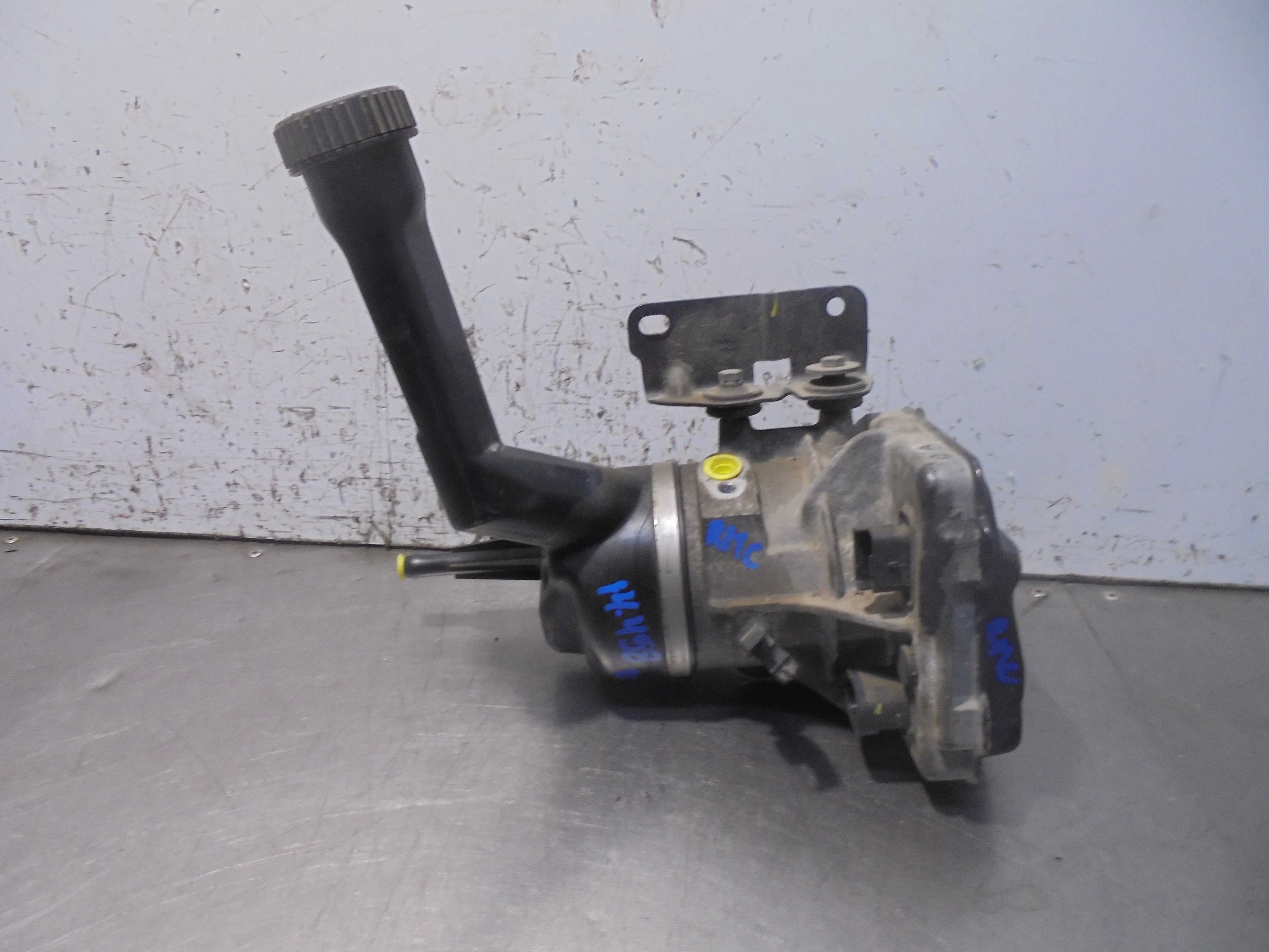 Recambio de bomba servodireccion para peugeot 308 sw sport referencia OEM IAM 9684979180  
