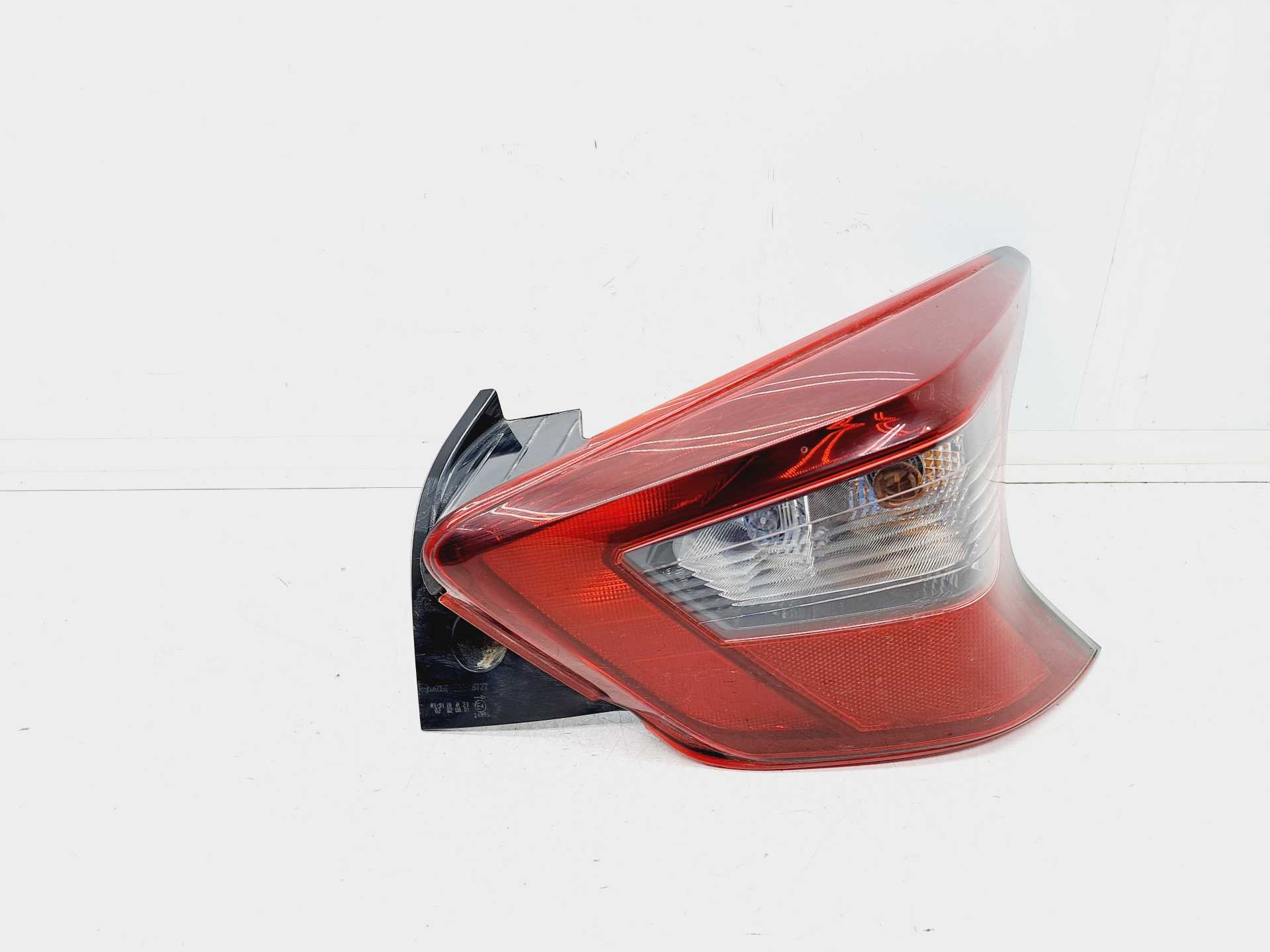 Recambio de piloto trasero derecho para nissan micra v (k14) acenta referencia OEM IAM 22018727 KOITO 