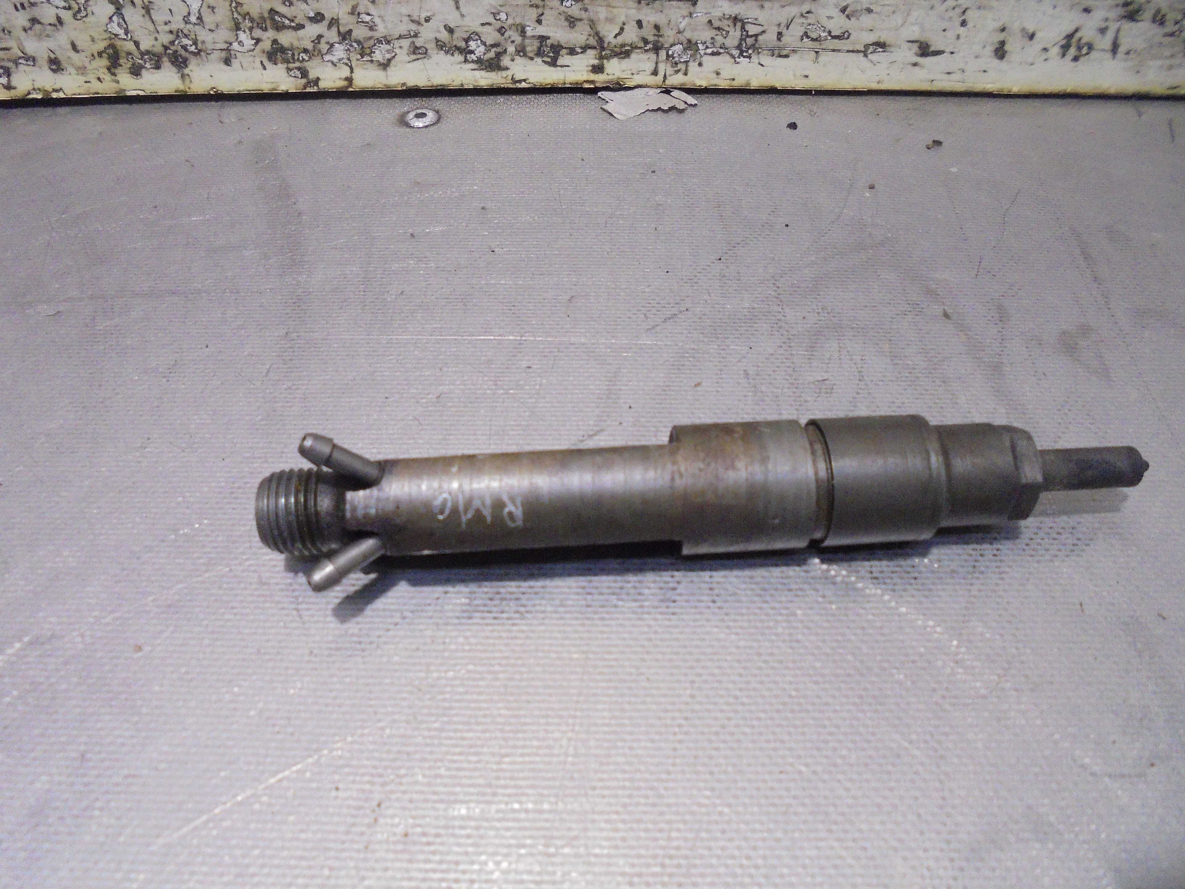 Recambio de inyector para volkswagen passat berlina (3b2) comfortline referencia OEM IAM 028130201  