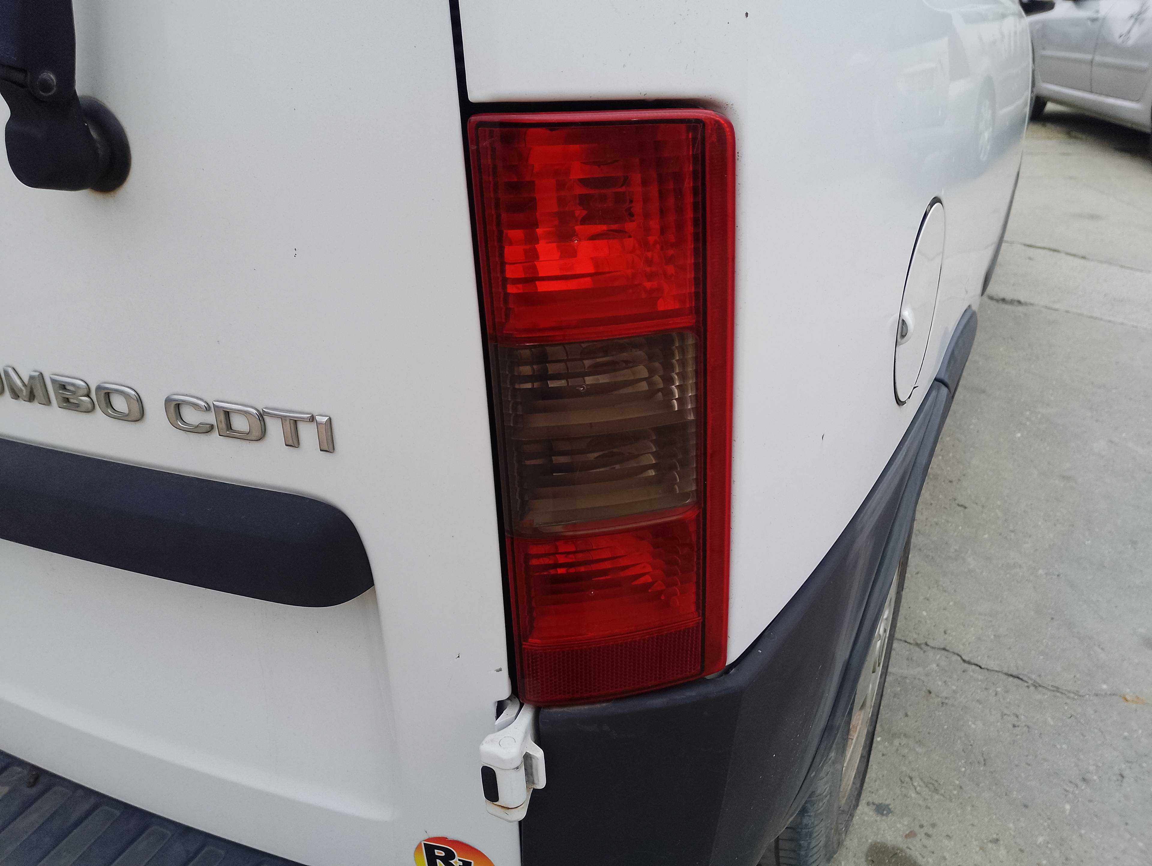 Recambio de piloto trasero derecho para opel combo (corsa c) edition blue line referencia OEM IAM   