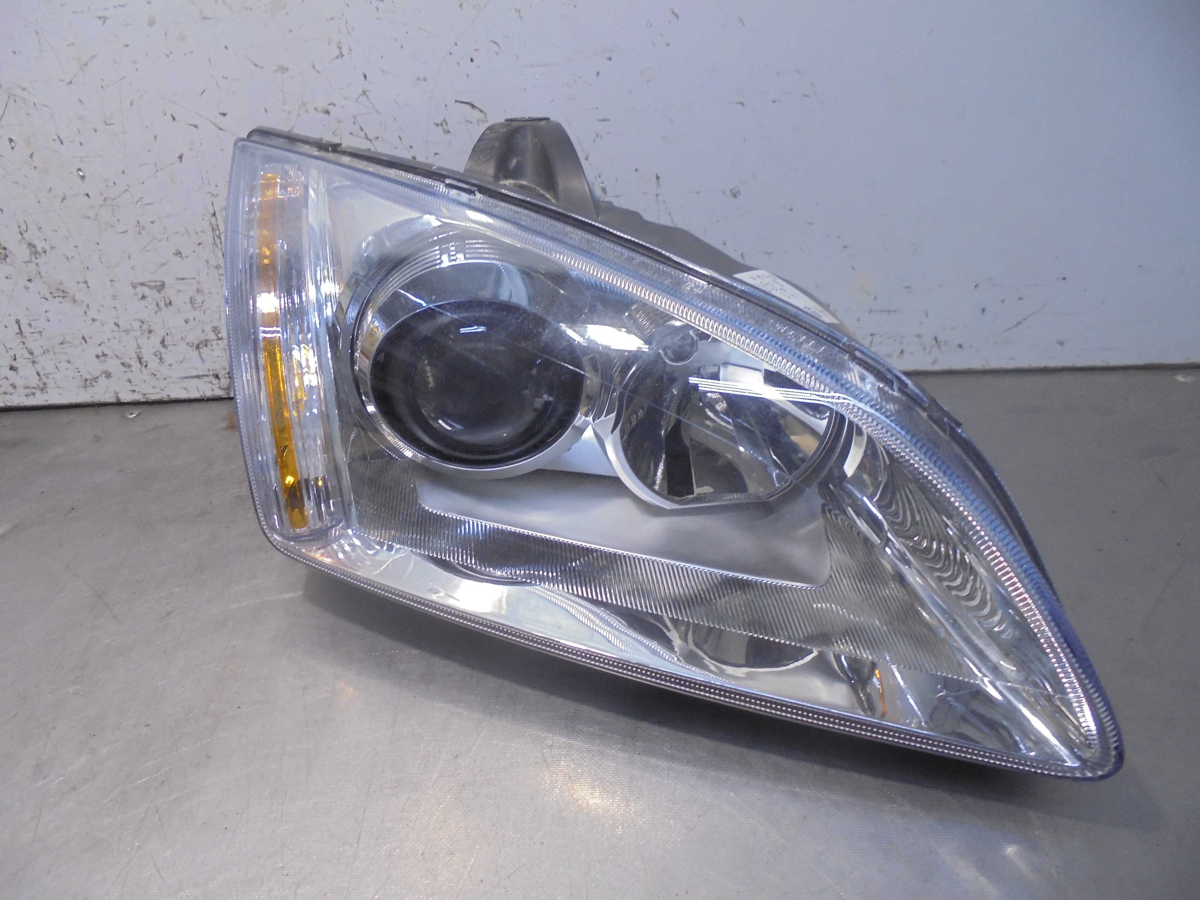 Recambio de faro derecho para ford focus berlina (cap) referencia OEM IAM 4M5113099GB  