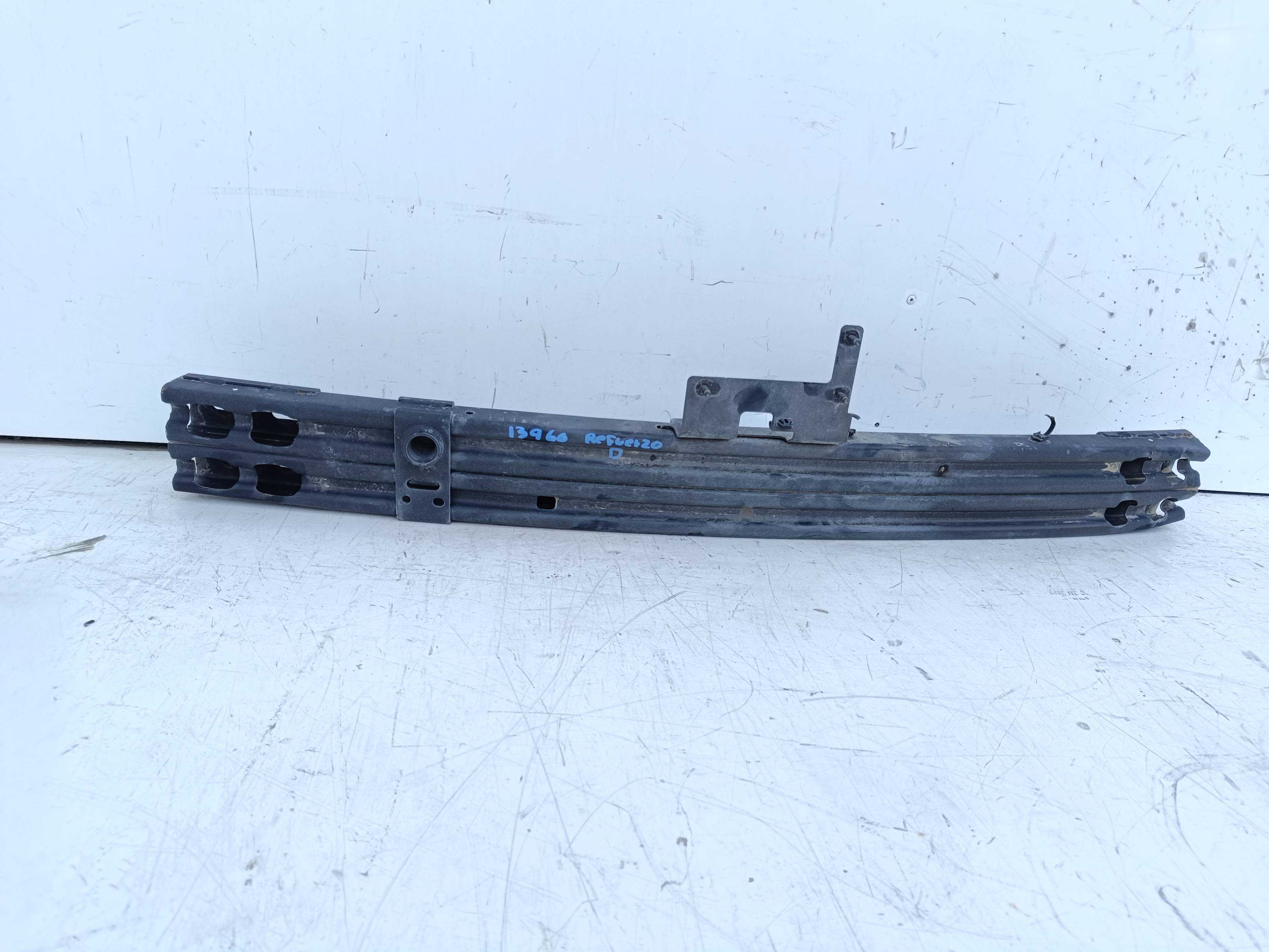 Recambio de refuerzo paragolpes delantero para nissan micra v (k14) acenta referencia OEM IAM  620305FA0A 