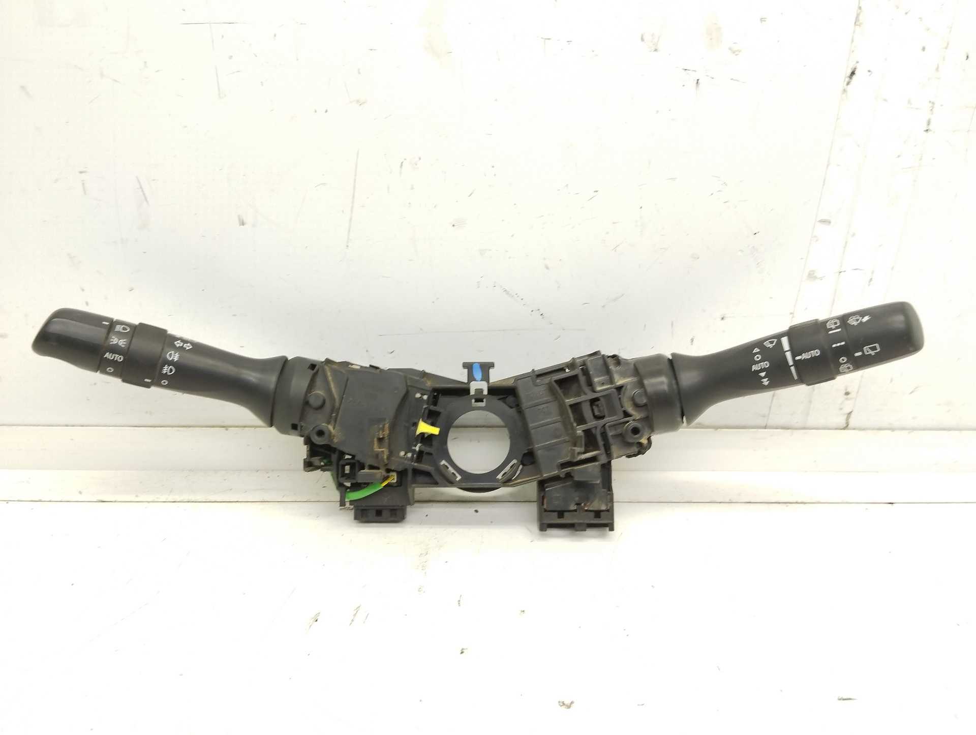 Recambio de mando intermitentes para toyota avensis cross sport (t27) advance referencia OEM IAM 0519017F373  