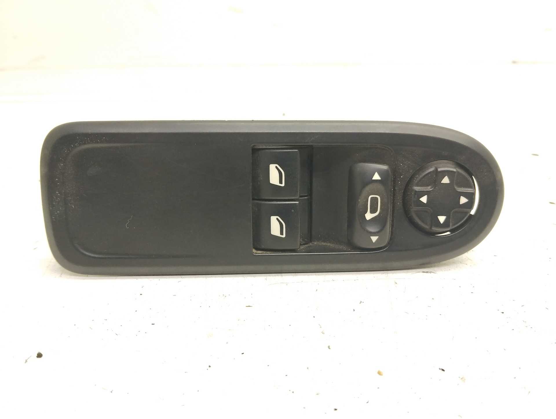 Recambio de mando elevalunas delantero izquierdo para citroën c3 tonic referencia OEM IAM 96647495XT 529076433 DELHPI