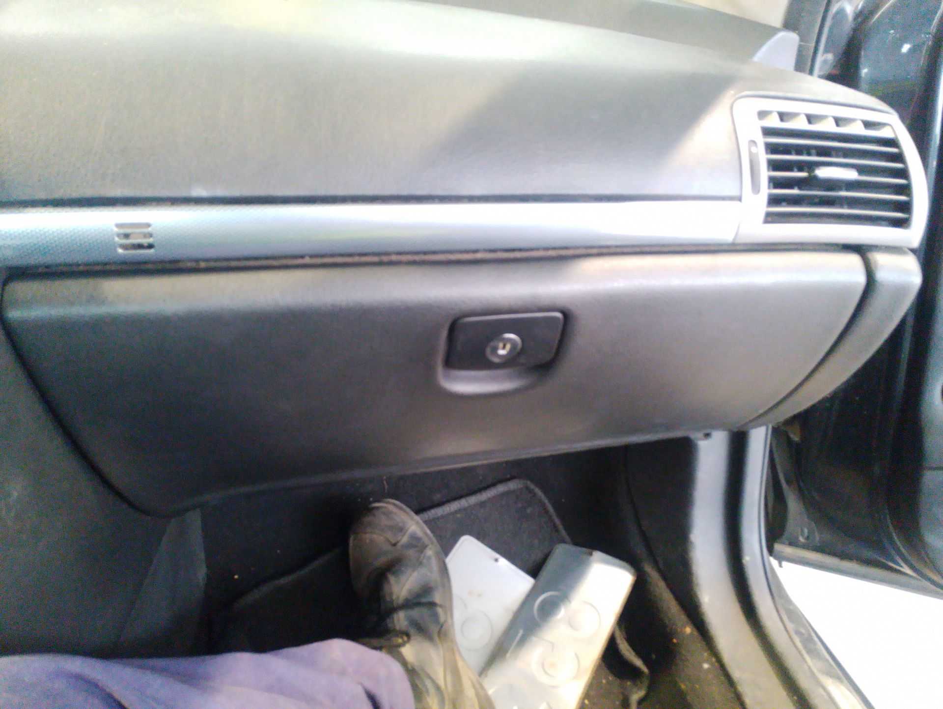 Recambio de guantera para peugeot 407 (6d_) 2.0 hdi 135 (6drhrh, 6drhre, 6drhrg, 6drhrj) referencia OEM IAM 8226J0  