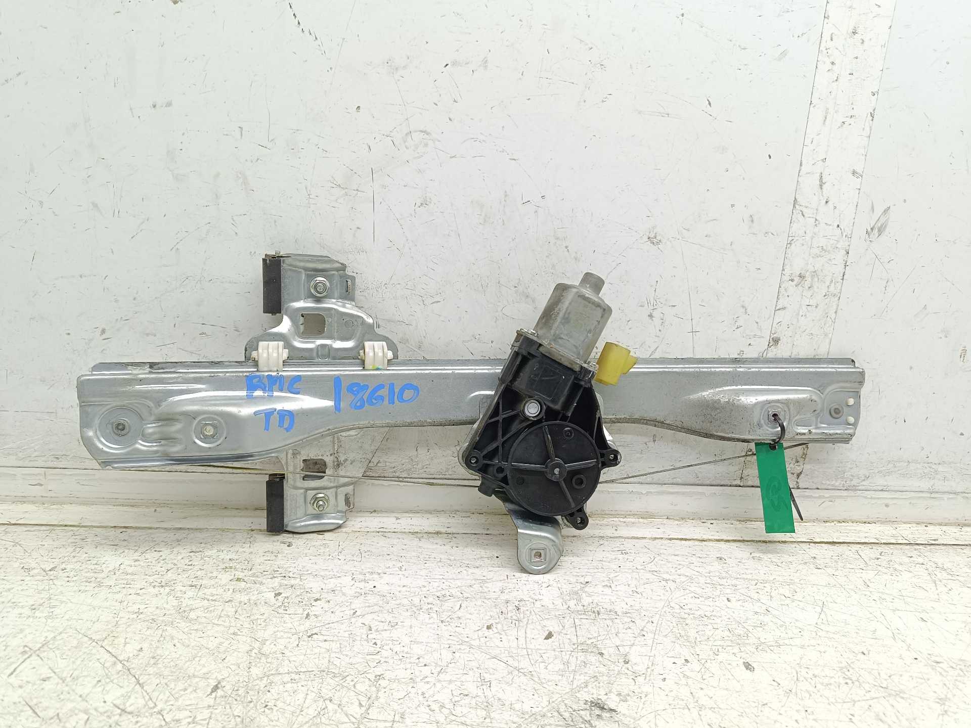 Recambio de elevalunas trasero derecho para chevrolet cruze 2.0 diesel cat referencia OEM IAM 402190A  