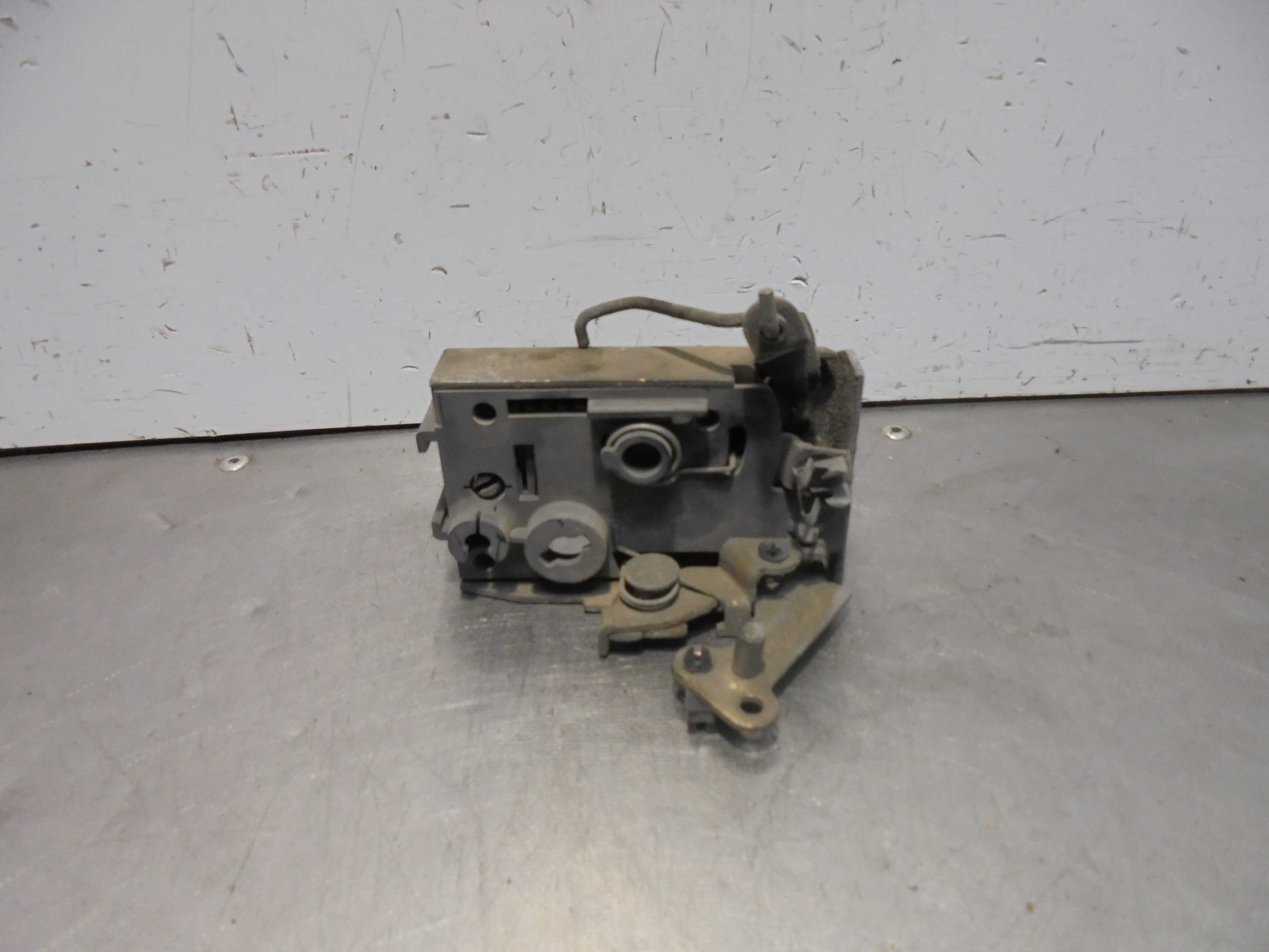 Recambio de cerradura puerta delantera derecha para citroën saxo 1.5 d x referencia OEM IAM  MANUAL 3 PUERTAS 